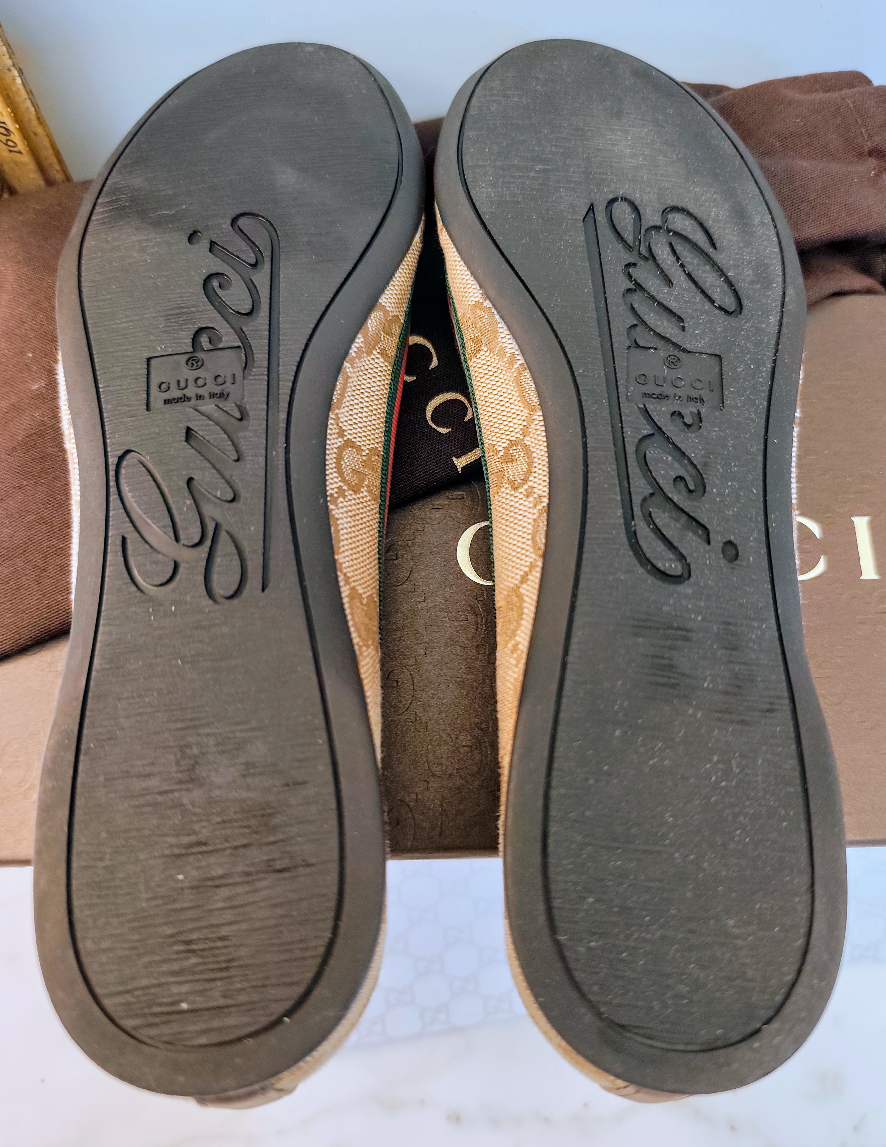Gucci – Ballerine Tessuto “GG” e Fascia Web con Fiocco e Charm
