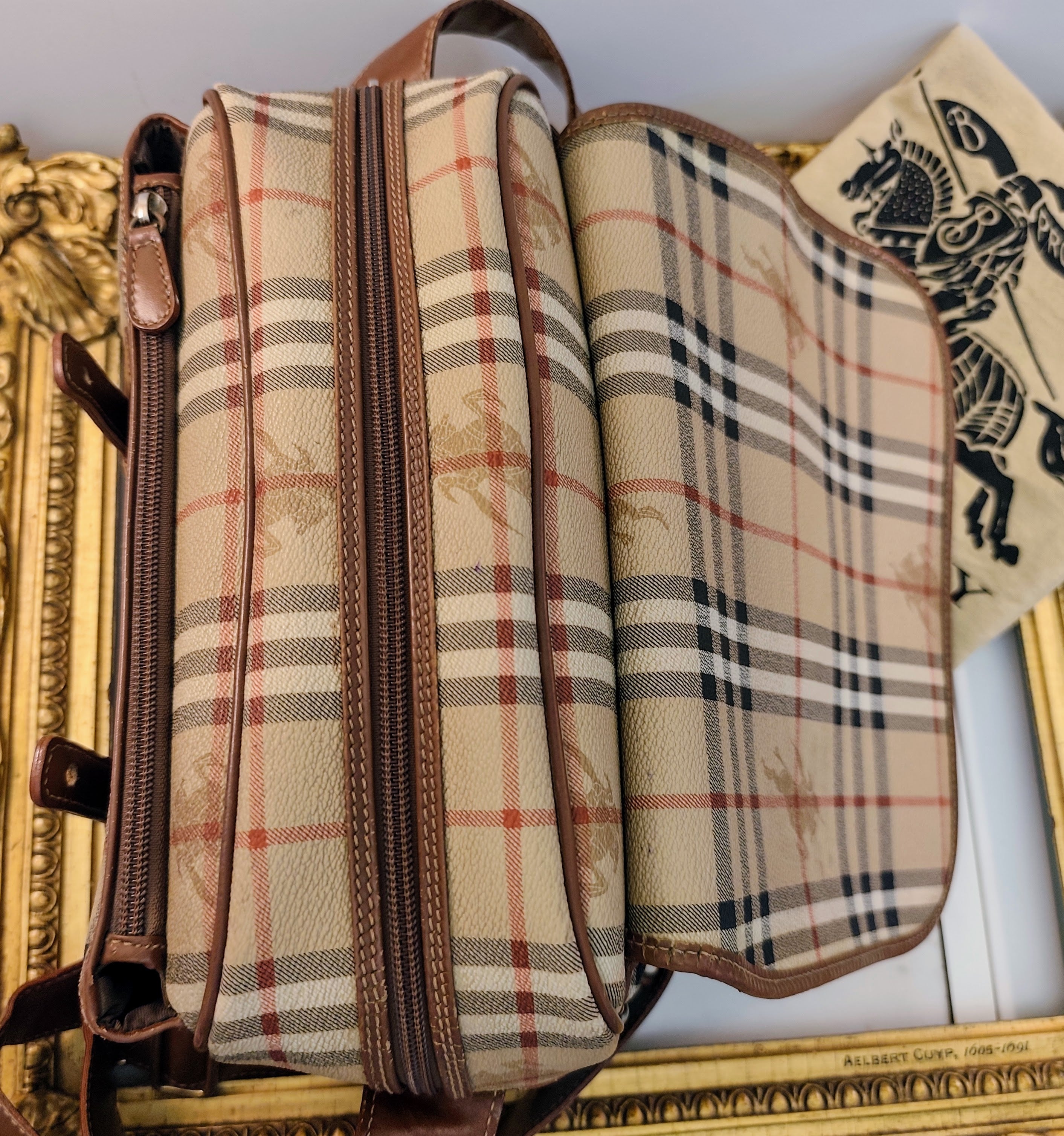 Burberry – Borsa Postina Messenger in Tela Check Beige e Pelle Marrone Vintage