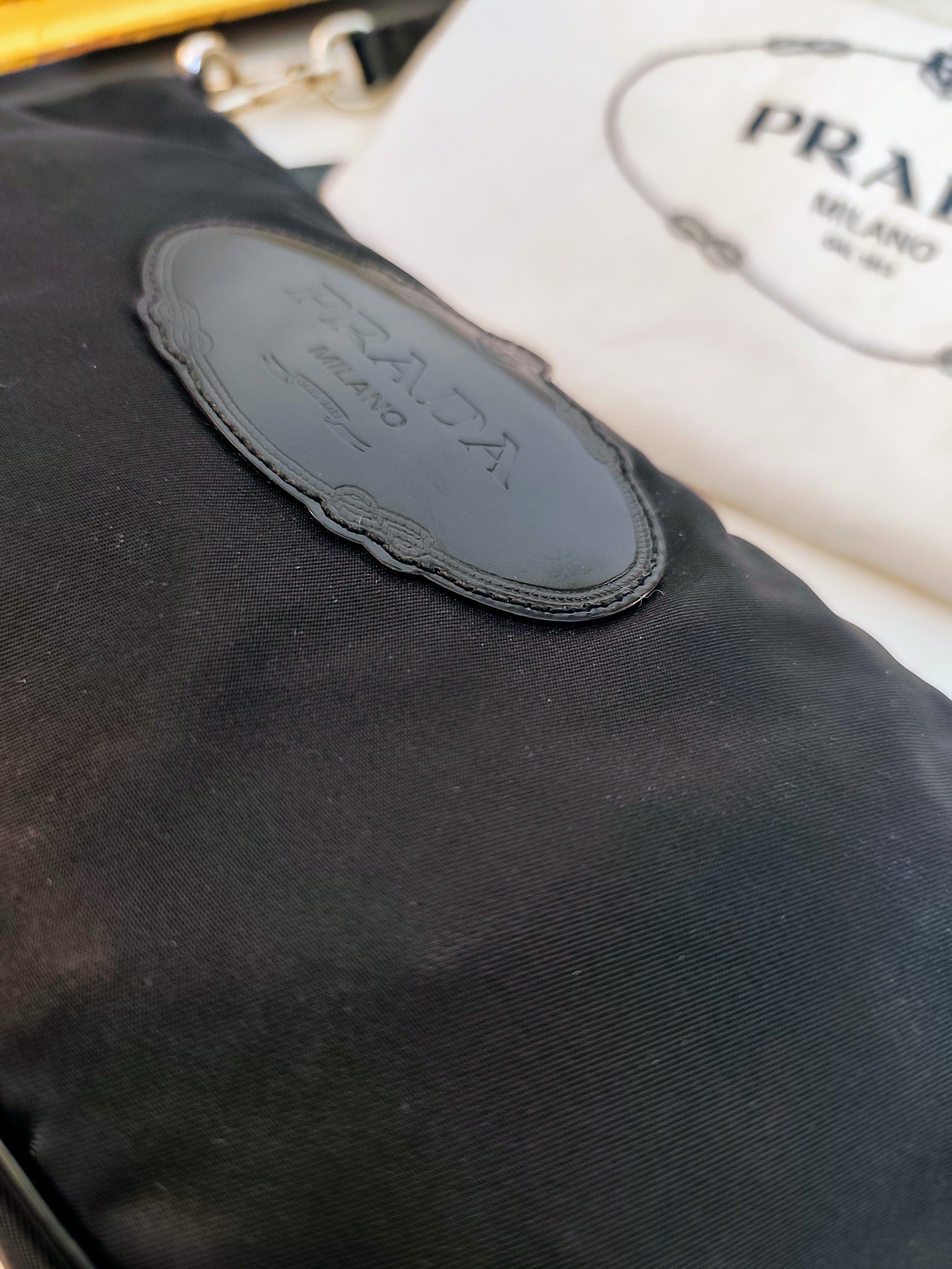 Prada – Mini Borsa a Spalla in Re-Nylon Nero Logo Jacquard