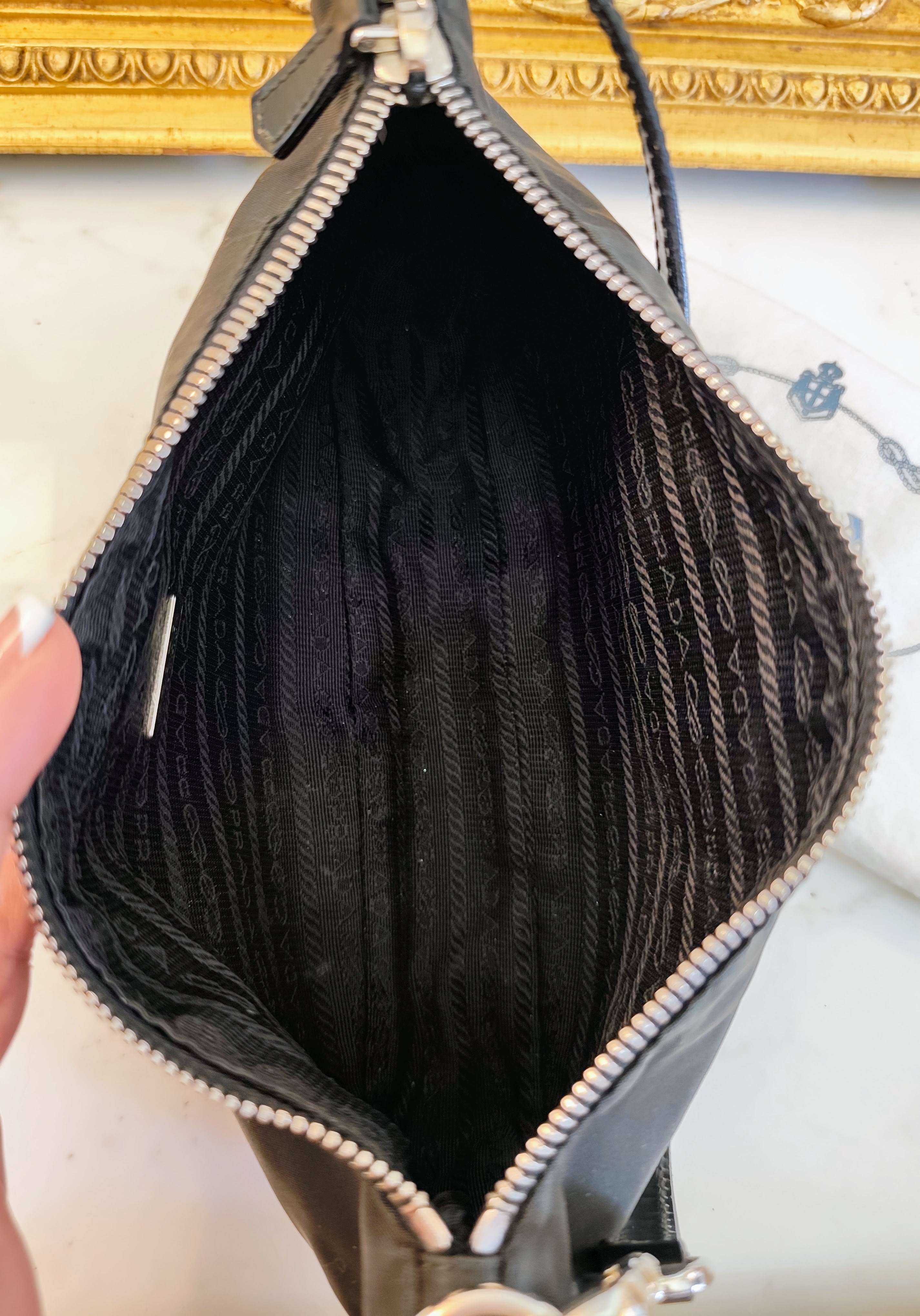 Prada – Mini Borsa a Spalla in Re-Nylon Nero Logo Jacquard