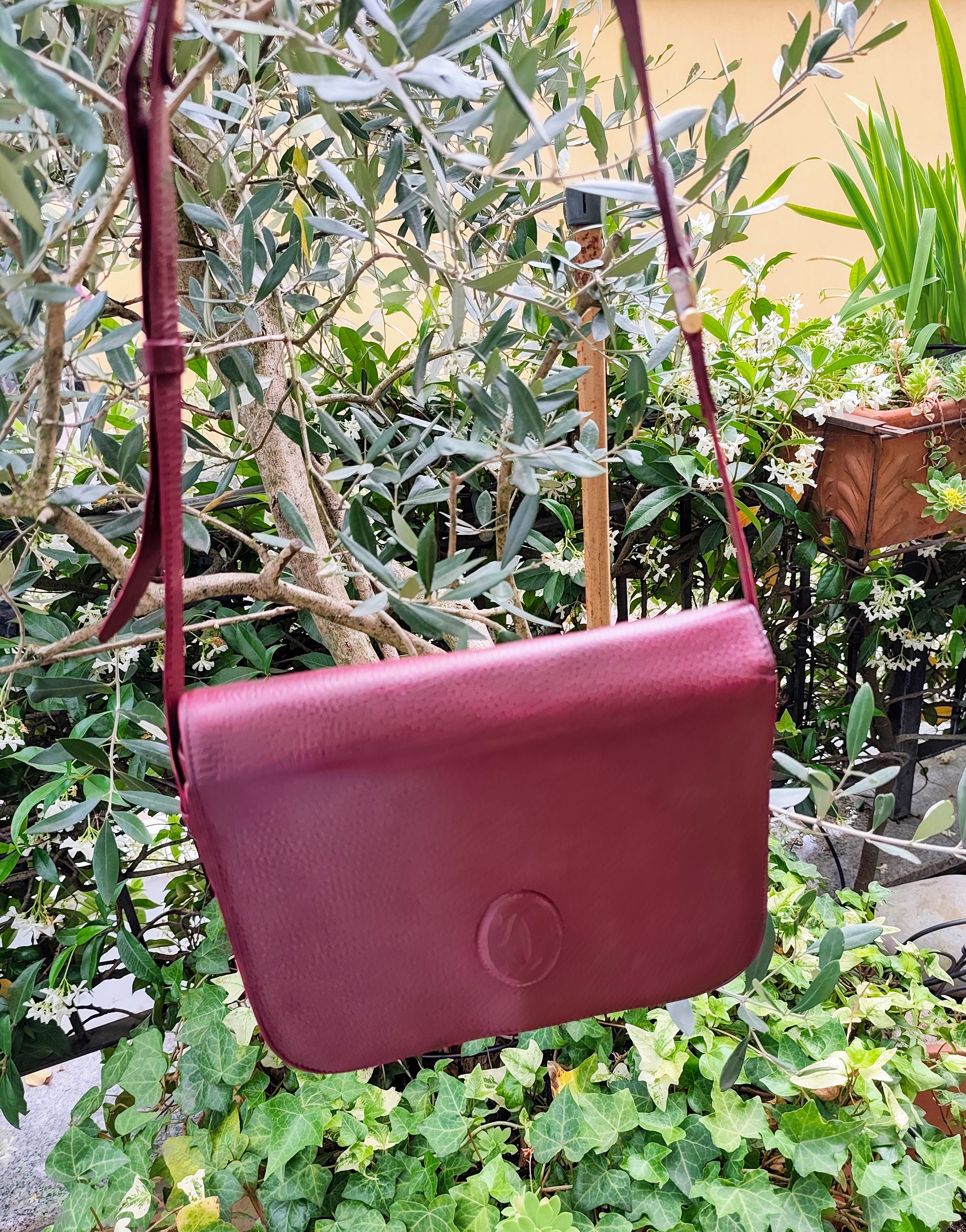 Cartier – Borsa Camera Bag Vintage a Tracolla in Pelle Bordeaux