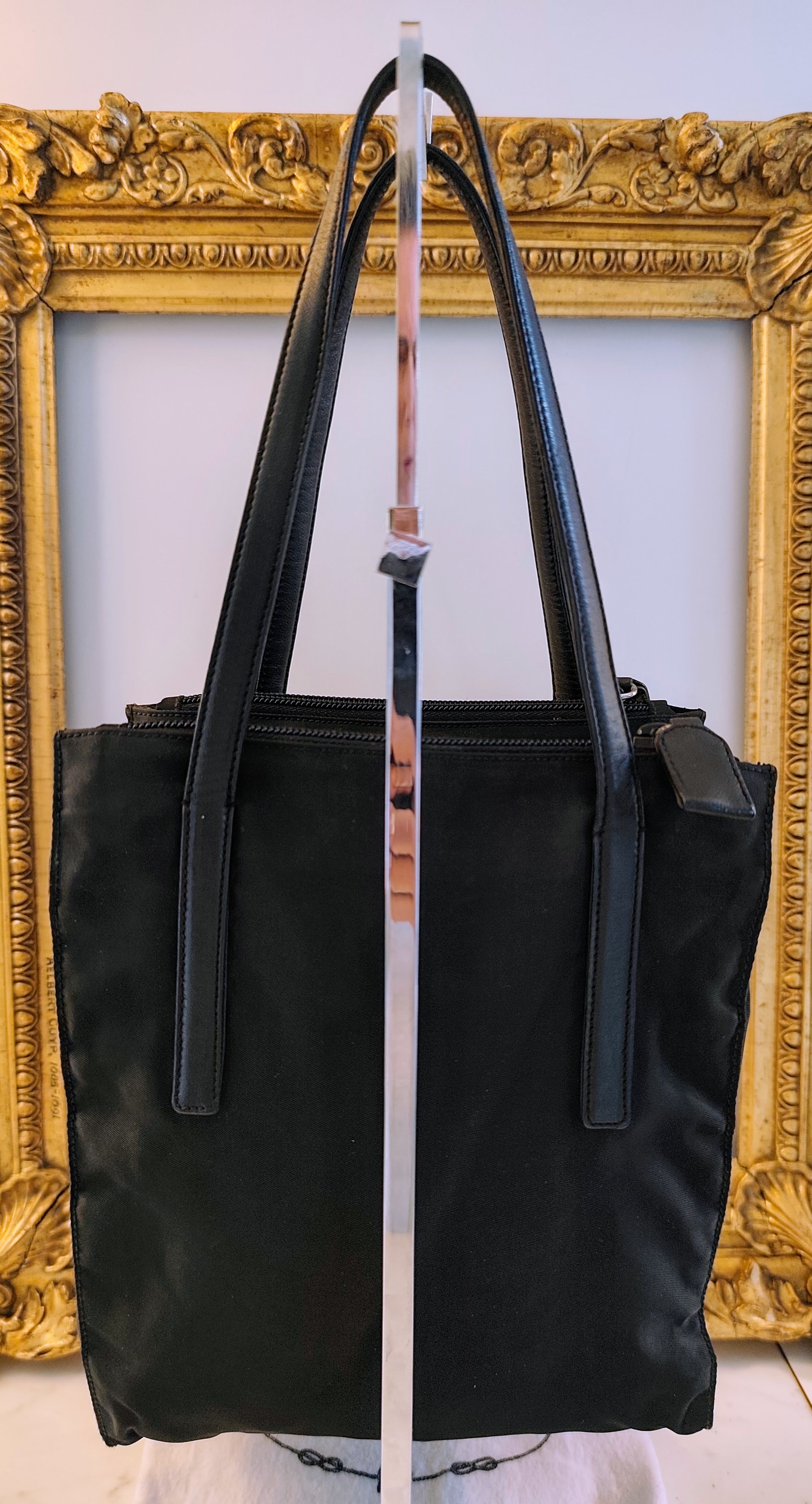 Prada – Mini Tote Bag Vintage in Re-Nylon Nero e Pelle