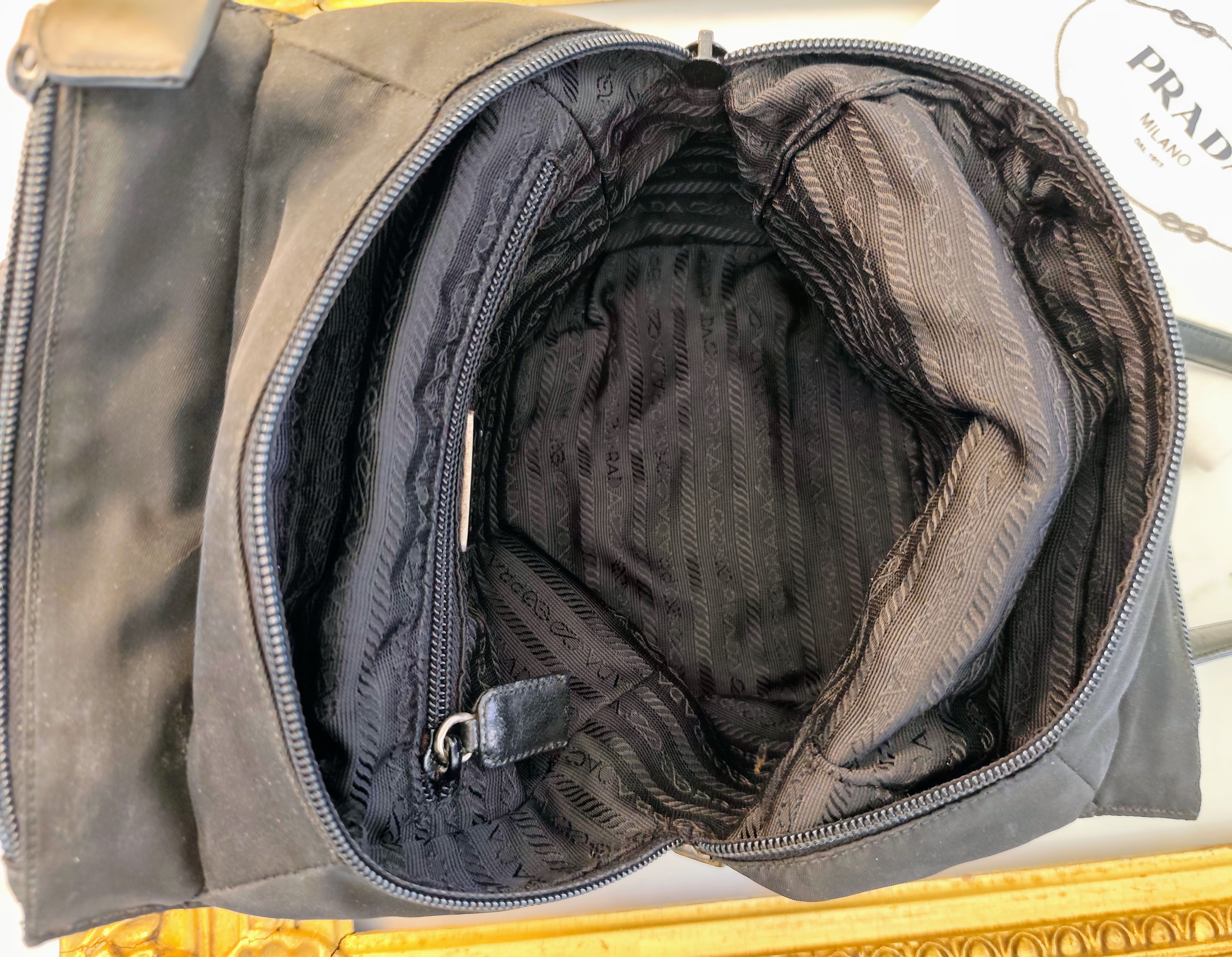 Prada – Mini Tote Bag Vintage in Re-Nylon Nero e Pelle