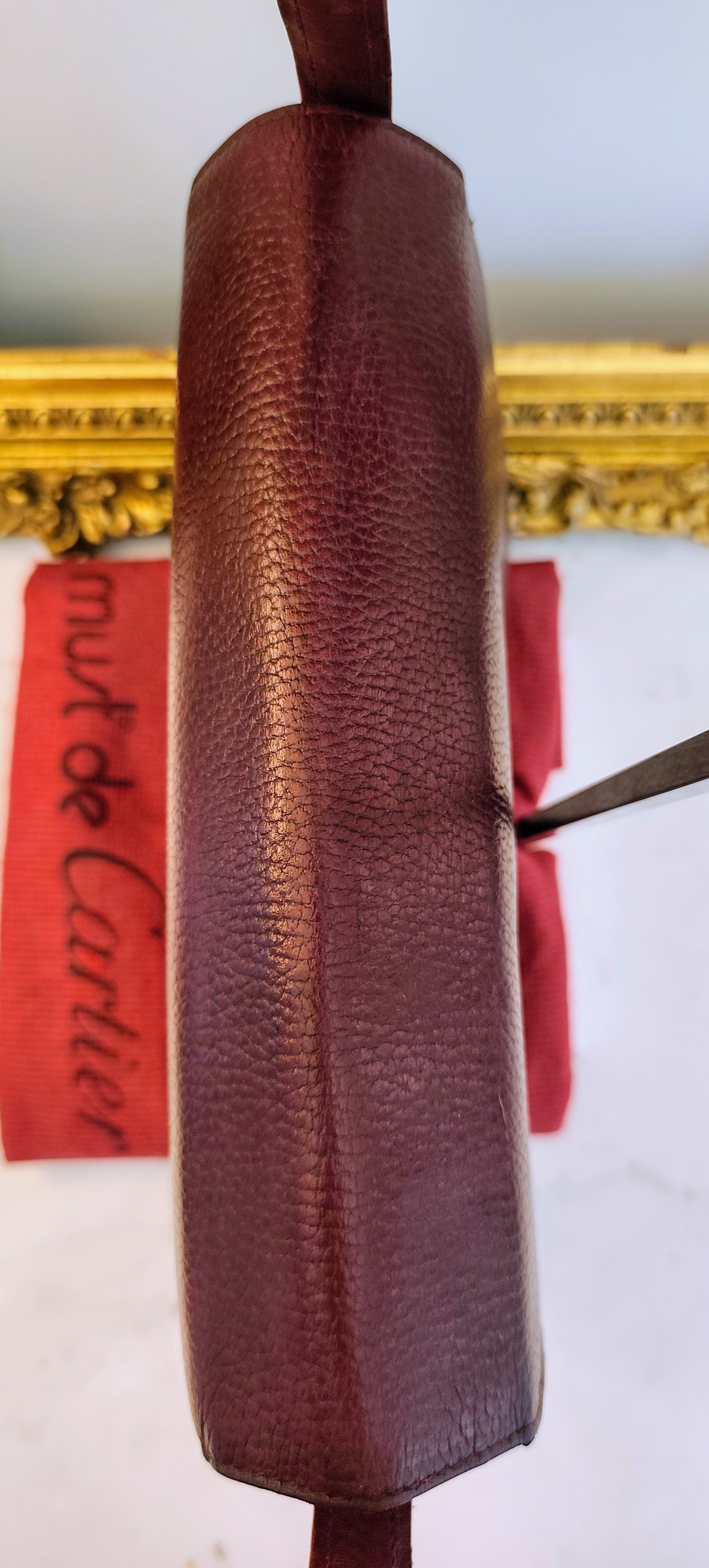 Cartier – Borsa Camera Bag Vintage a Tracolla in Pelle Bordeaux