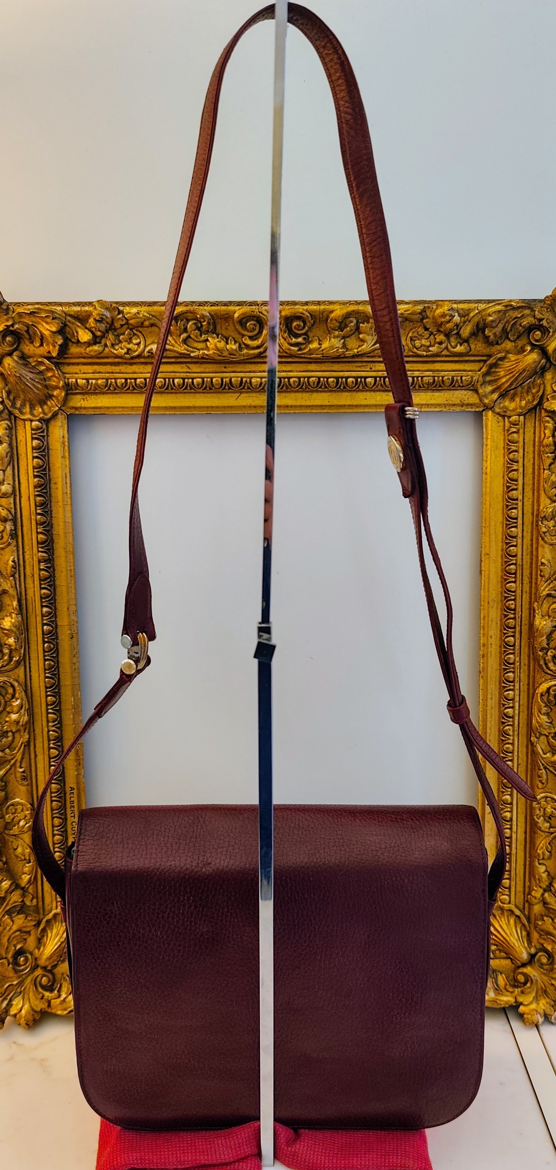 Cartier – Borsa Camera Bag Vintage a Tracolla in Pelle Bordeaux