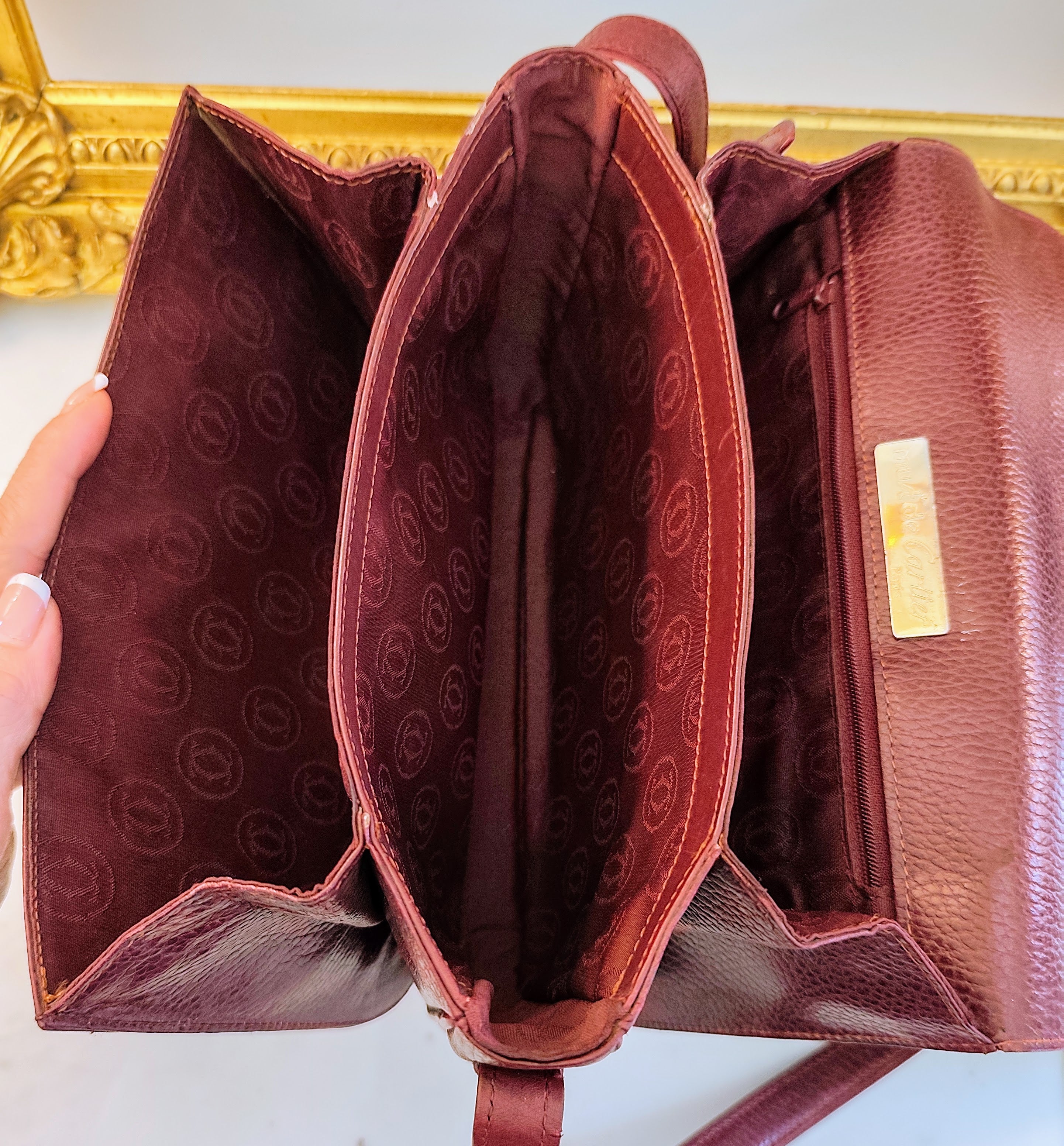 Cartier – Borsa Camera Bag Vintage a Tracolla in Pelle Bordeaux