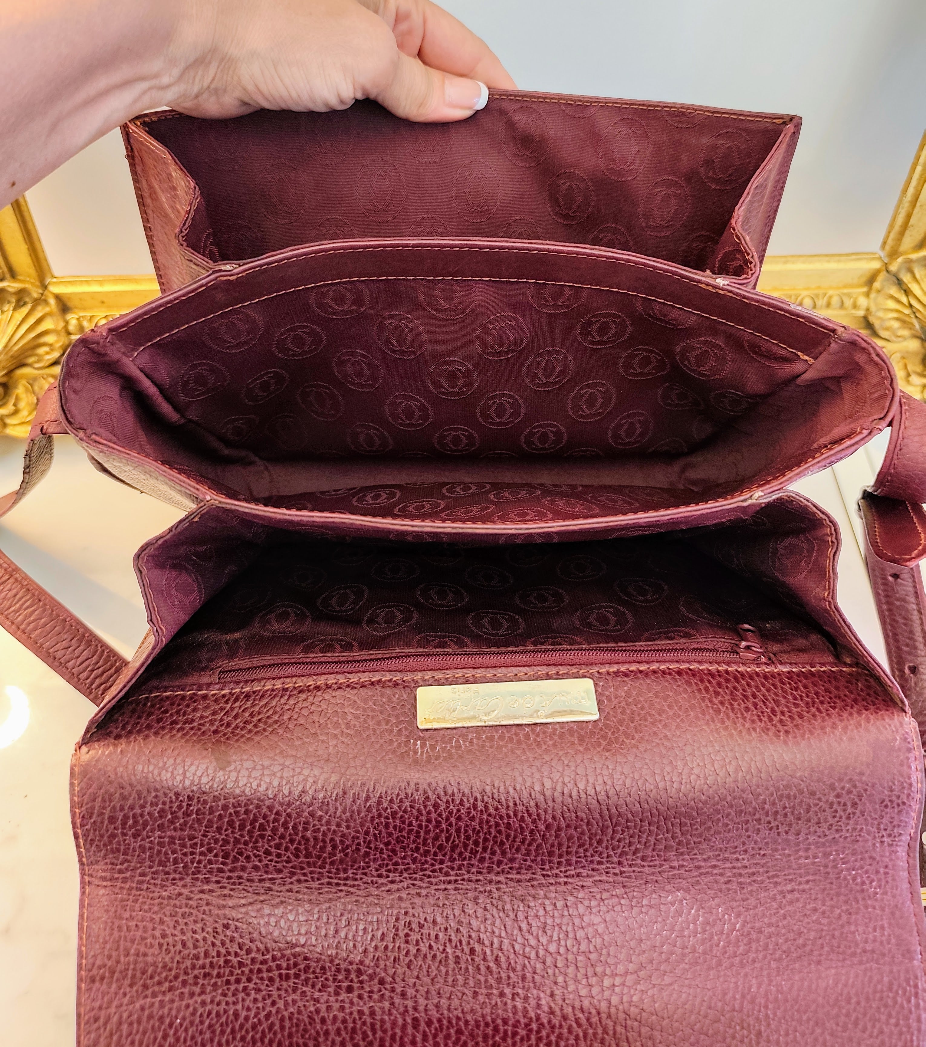 Cartier – Borsa Camera Bag Vintage a Tracolla in Pelle Bordeaux