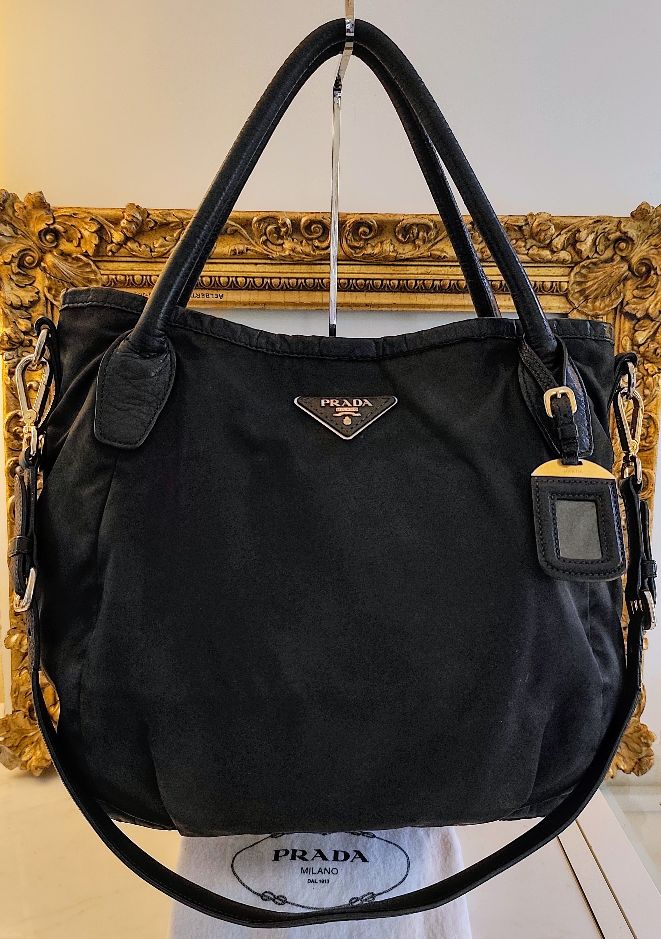 Prada – Borsa Shopper in Nylon e Pelle Nera con Logo Triangolo e Tracolla