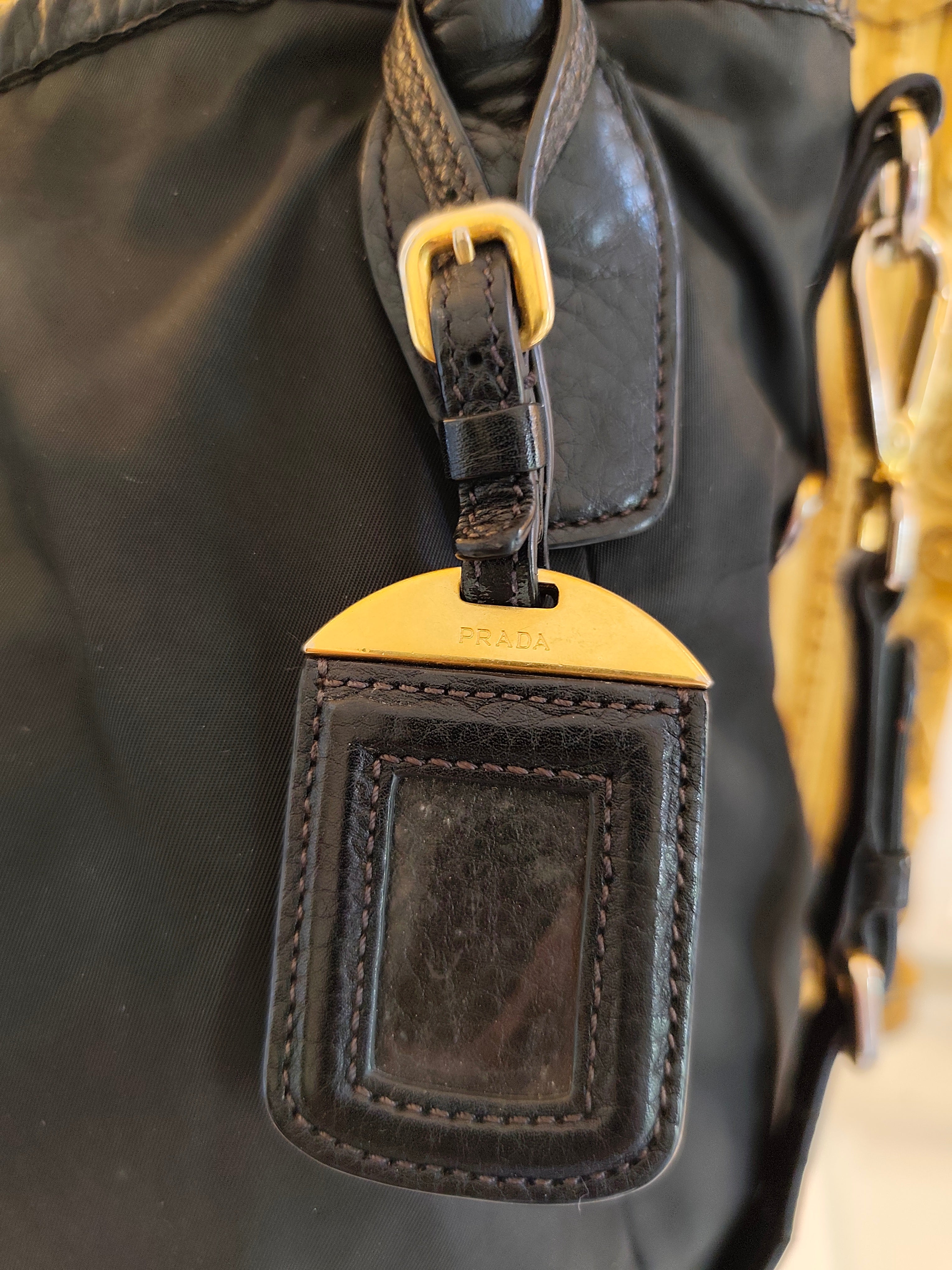 Prada – Borsa Shopper in Nylon e Pelle Nera con Logo Triangolo e Tracolla