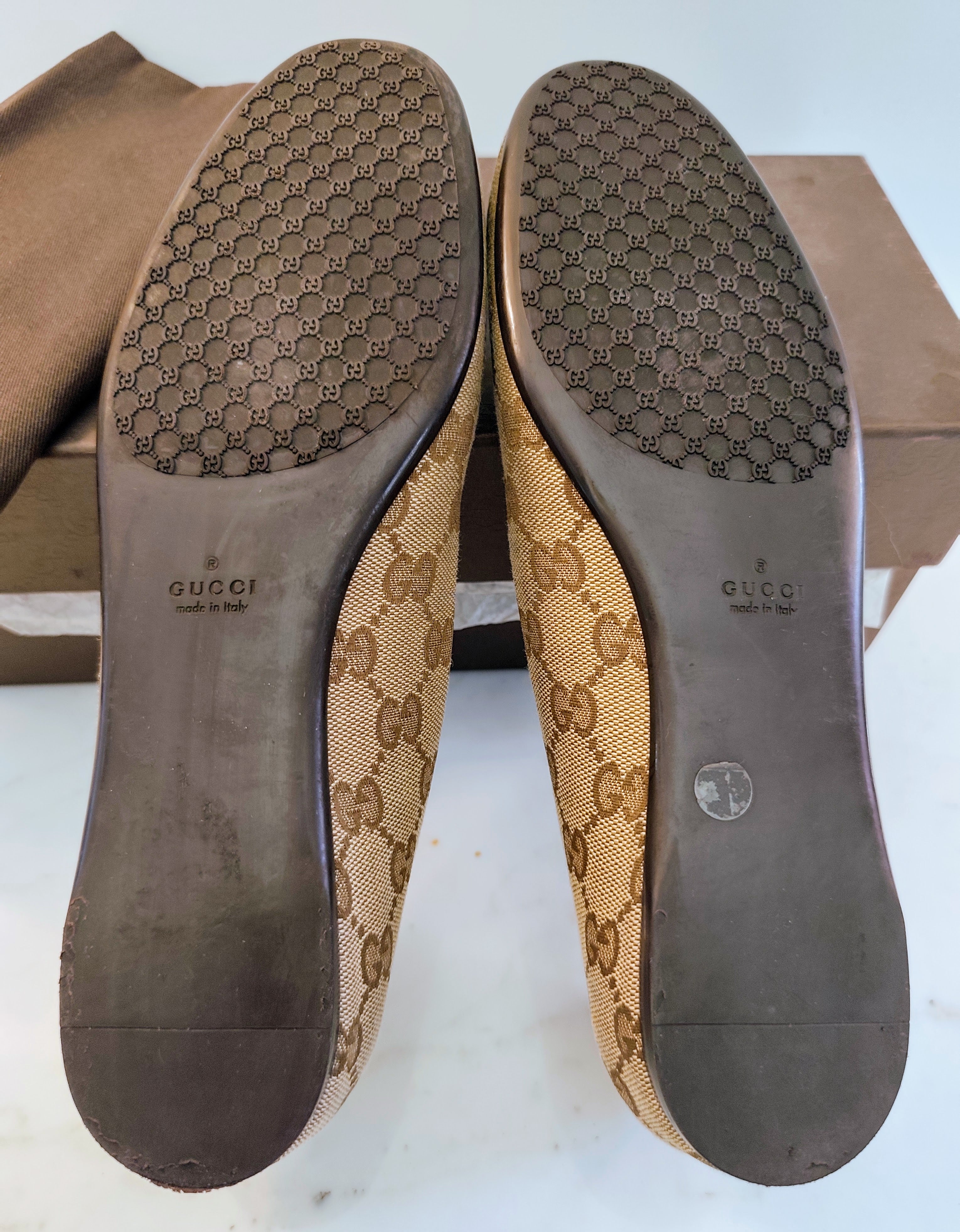 Gucci – Ballerine Tessuto “GG” Beige con Fiocchi e Charm Bamboo Pari al Nuovo Full Set
