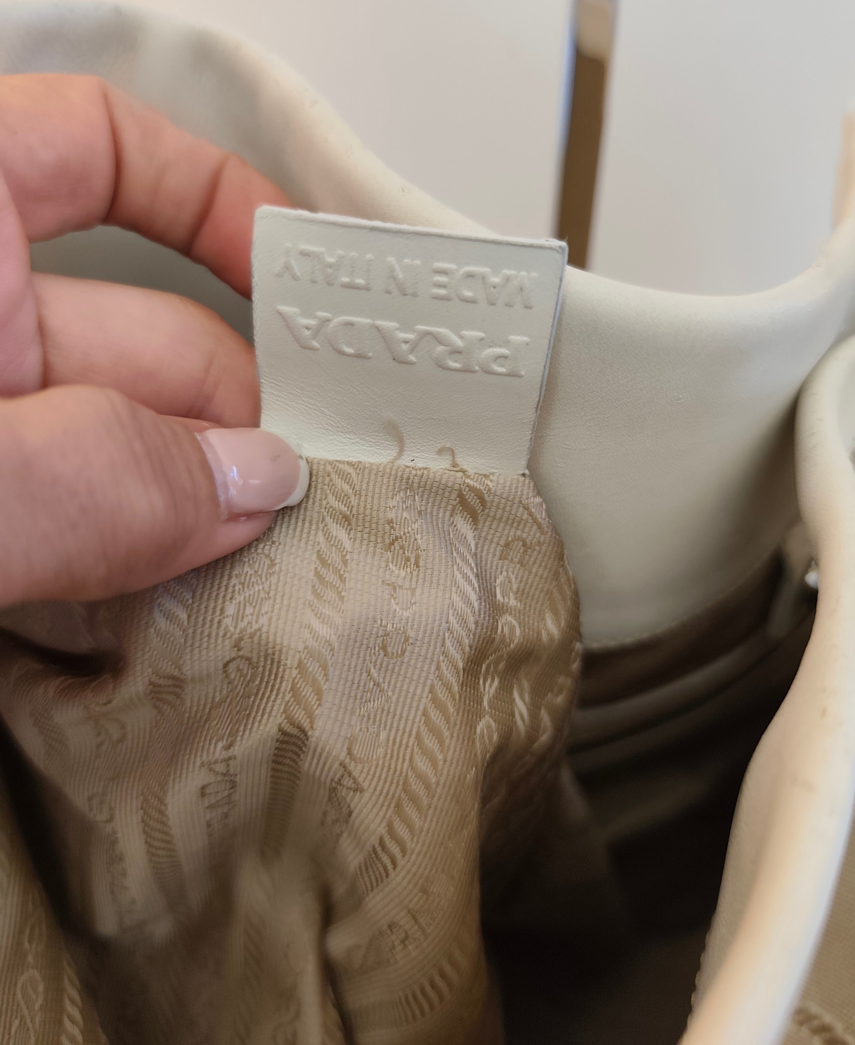 Prada – Hobo Shopper Logo Jacquard Beige e Pelle Bianca