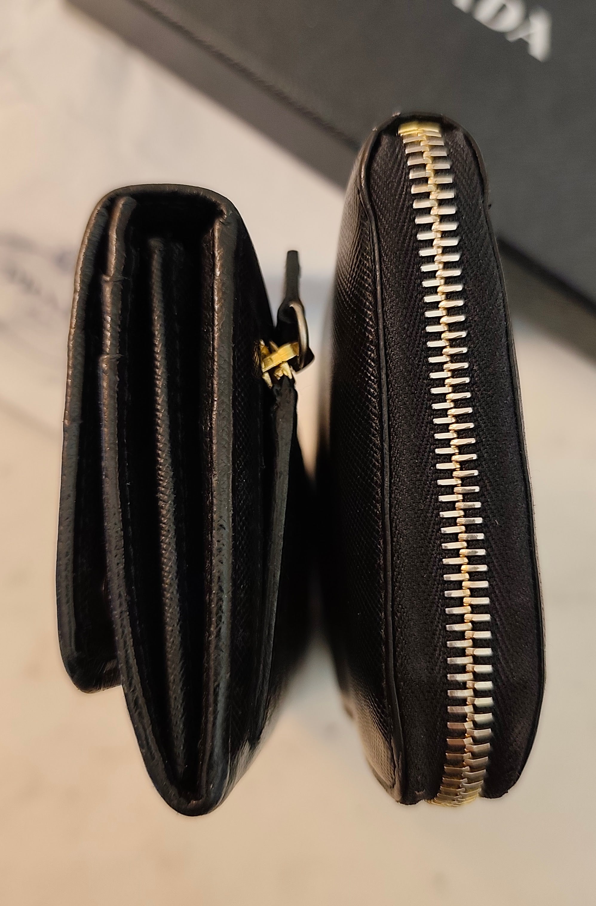 Prada - Portafoglio Grande Pelle Saffiano Nera Logo Lettering