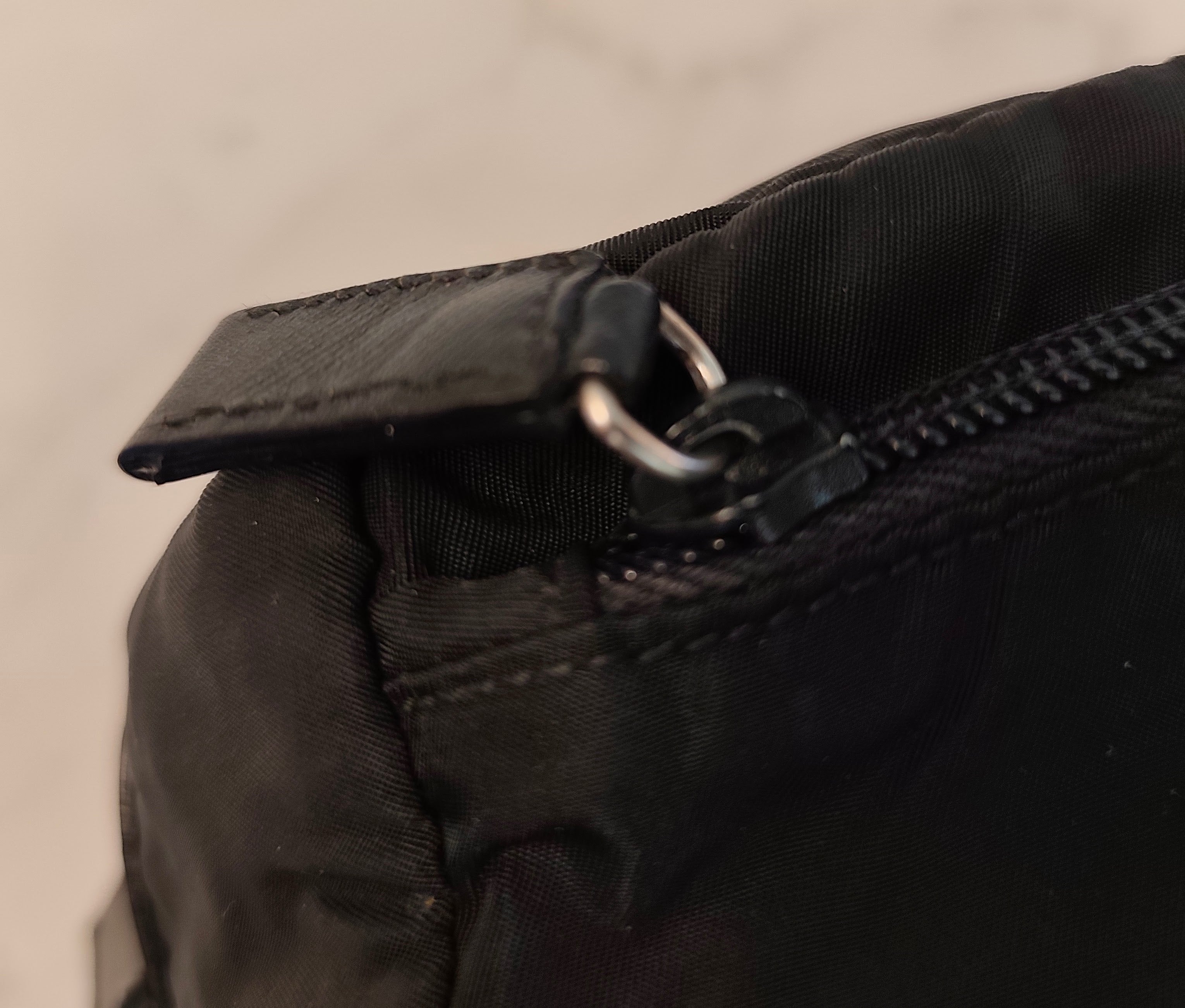 Prada – Trousse da Viaggio in Re-Nylon e Pelle Saffiano Nera