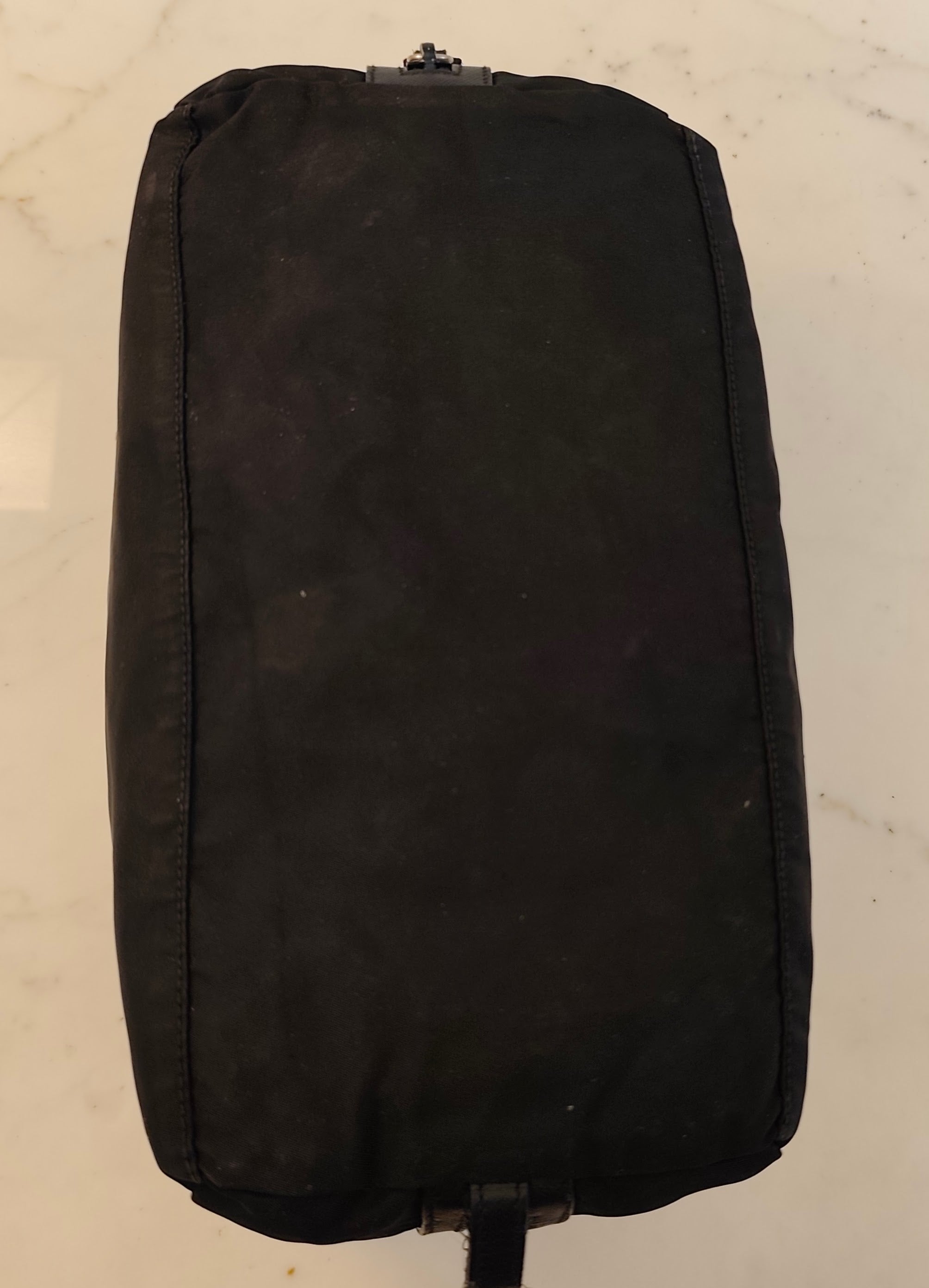 Prada – Trousse da Viaggio in Re-Nylon e Pelle Saffiano Nera