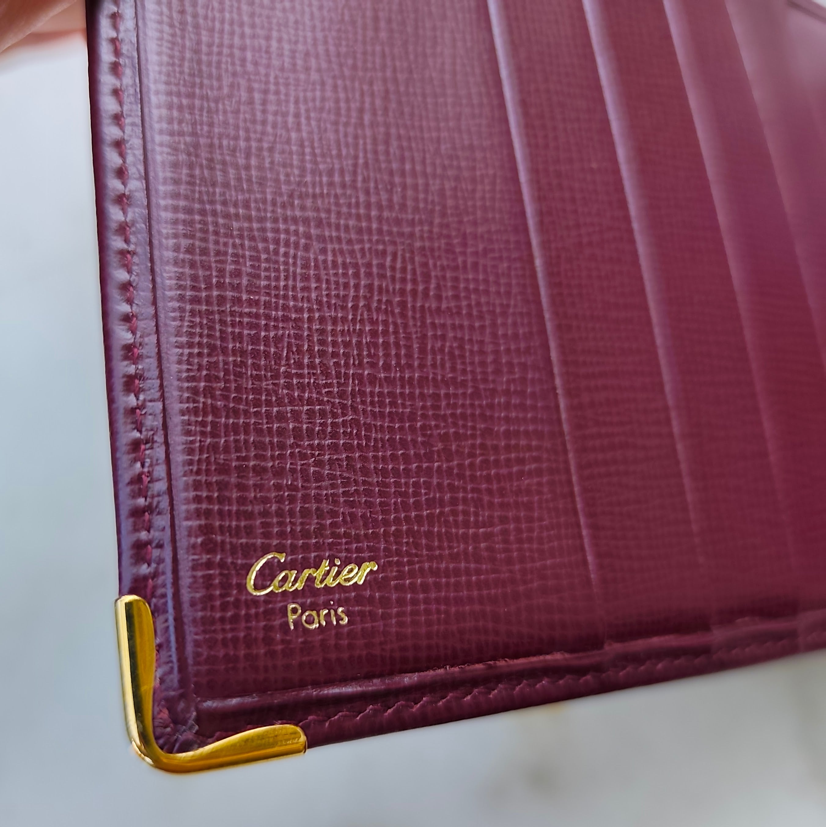 Cartier – Portafoglio con Porta Assegni Staccabile in Pelle Bordeaux
