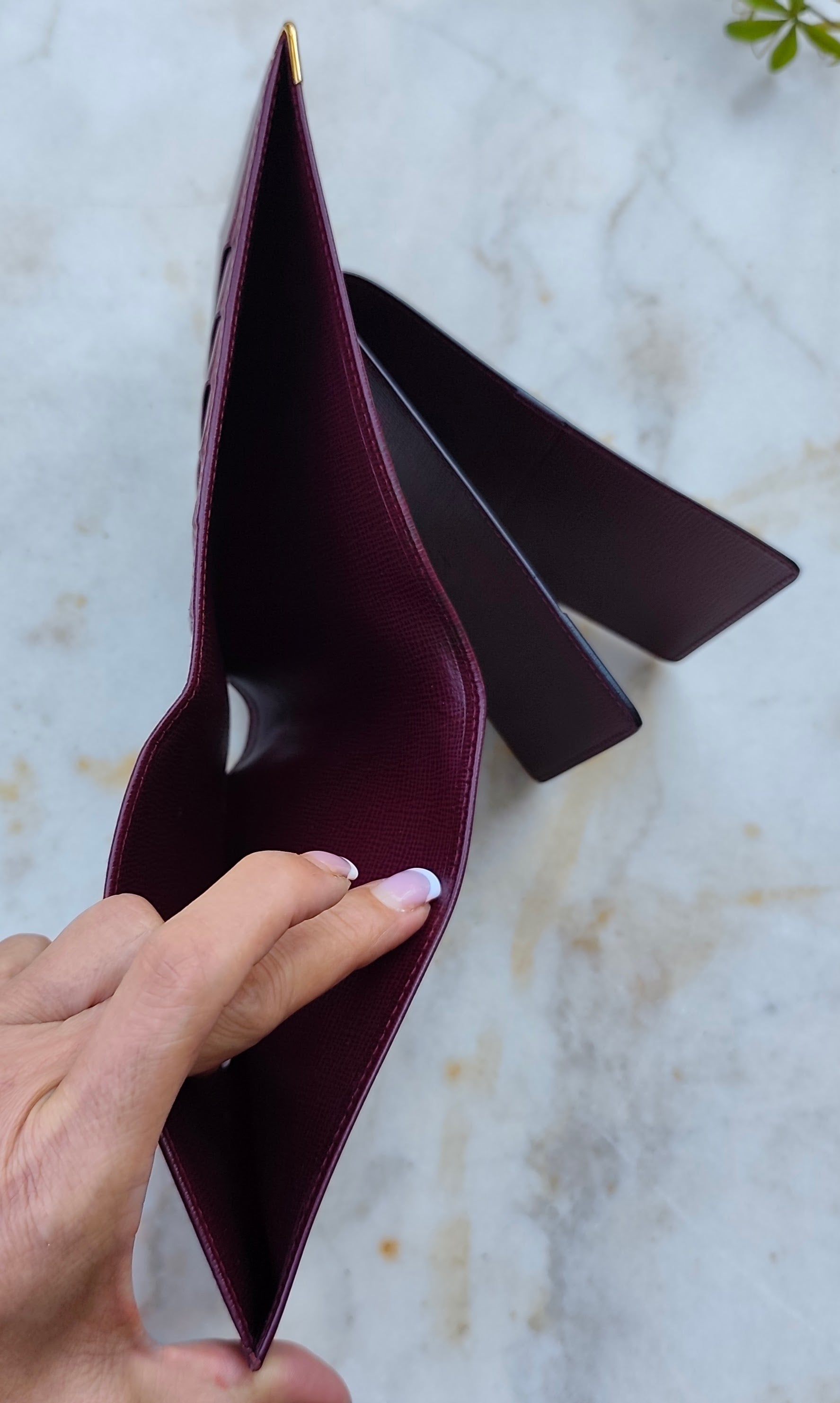Cartier – Portafoglio con Porta Assegni Staccabile in Pelle Bordeaux