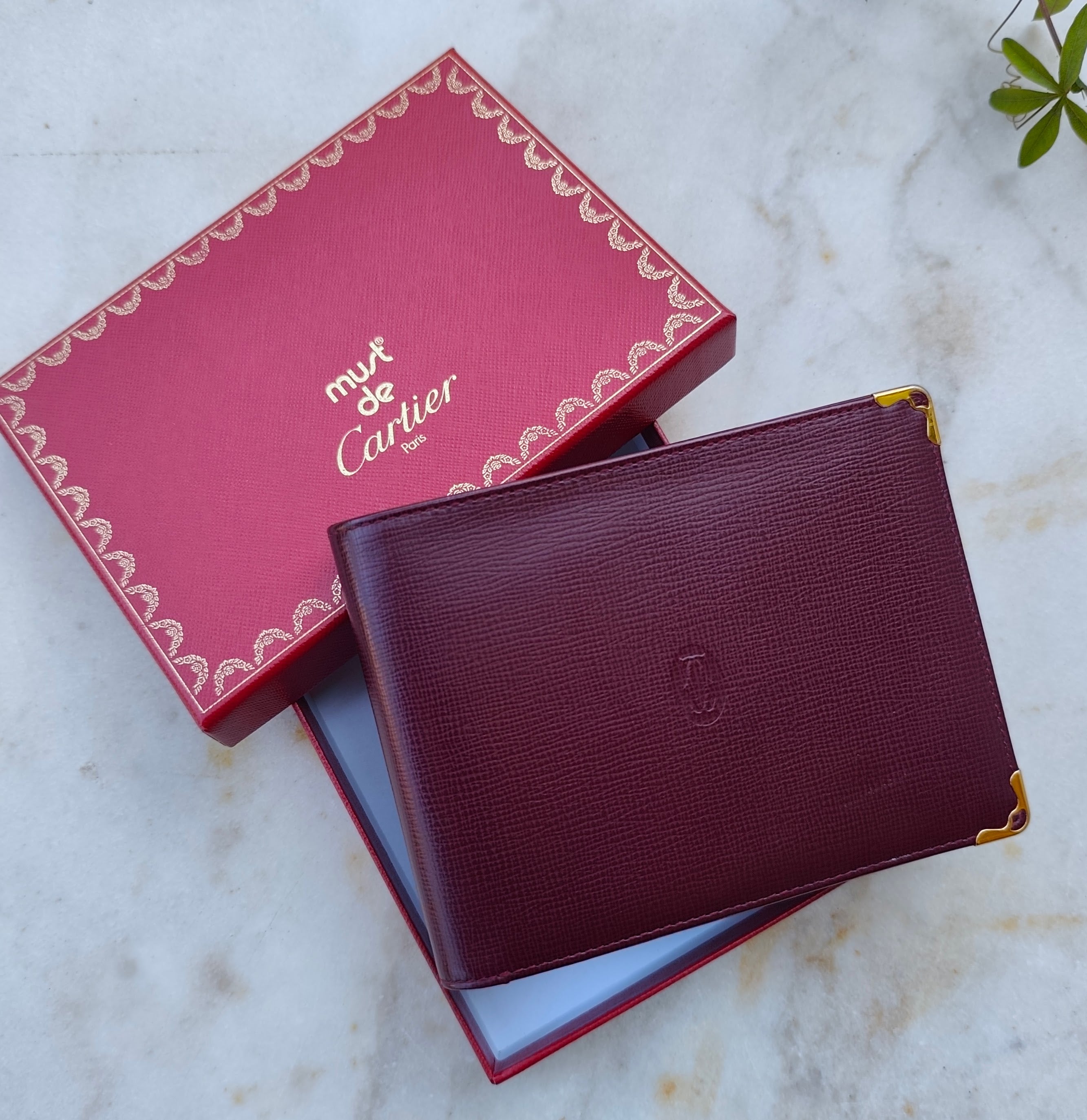Cartier – Portafoglio con Porta Assegni Staccabile in Pelle Bordeaux