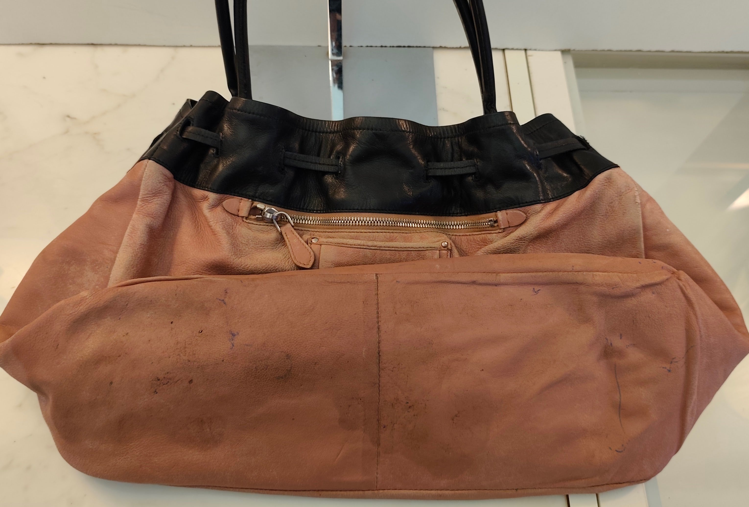 Prada - Borsa a Spalla a Sacco in Pelle Nera con Coulisse e Nappine