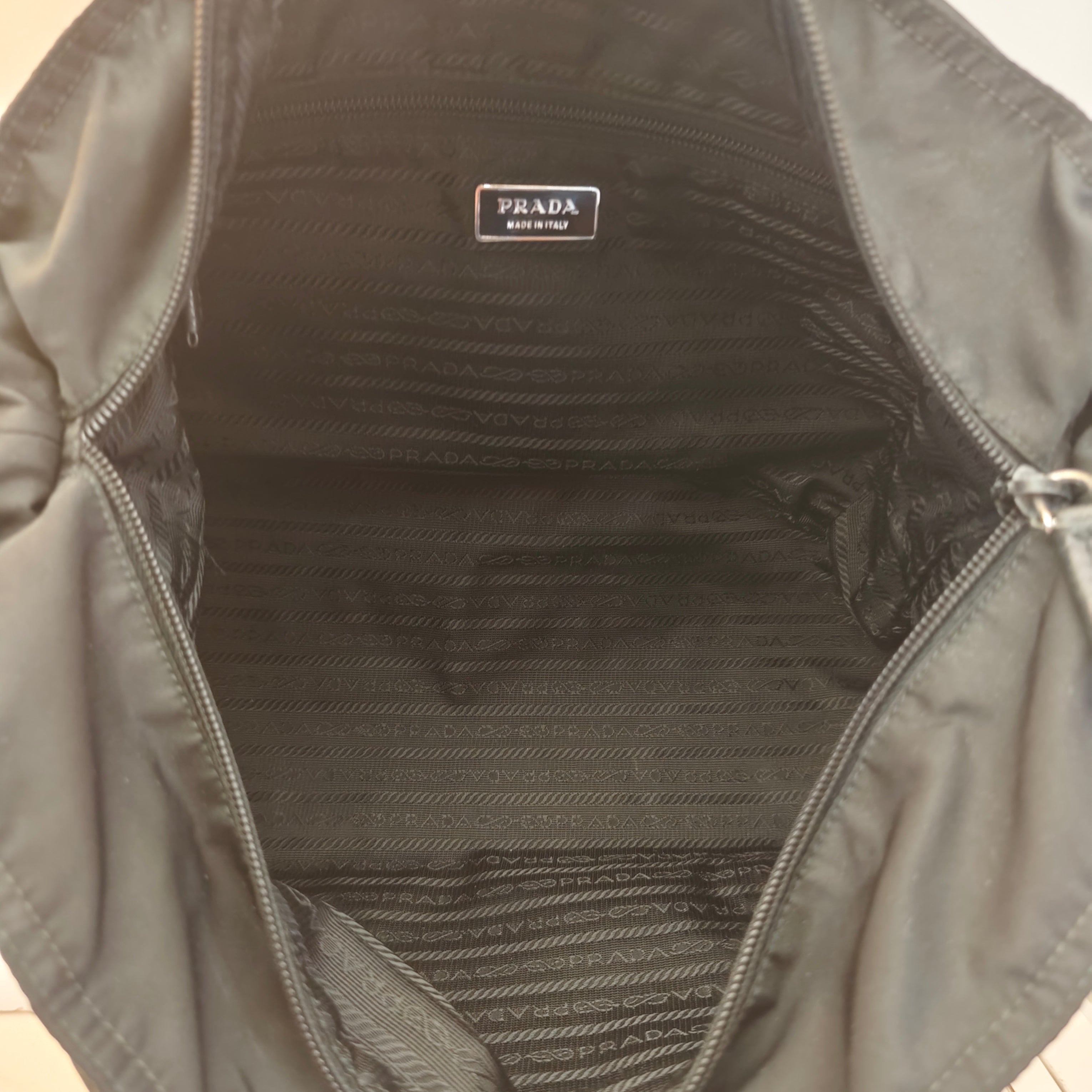 Prada - Tote Bag Re-Nylon Nero Logo Gigante in Pelle