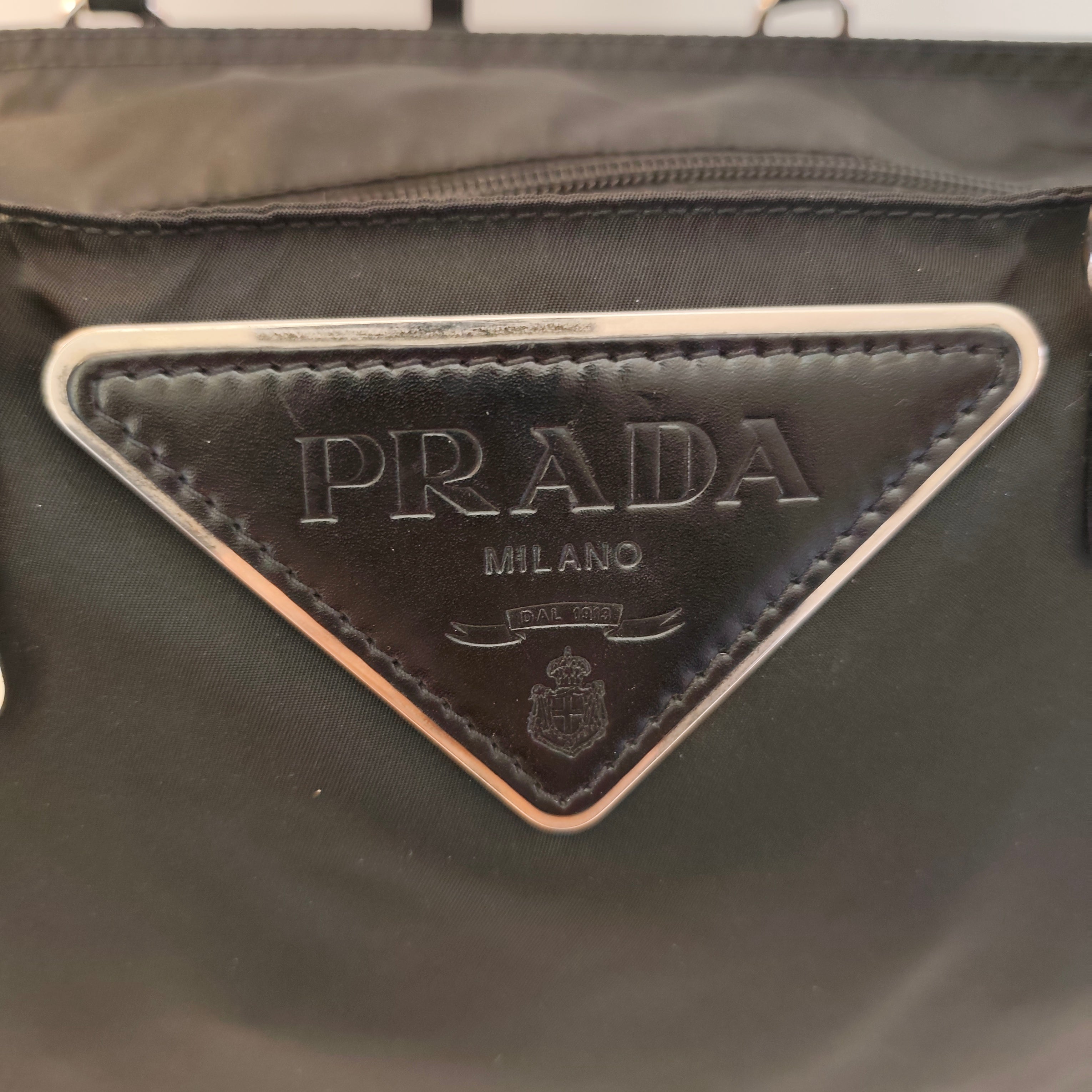 Prada - Tote Bag Re-Nylon Nero Logo Gigante in Pelle