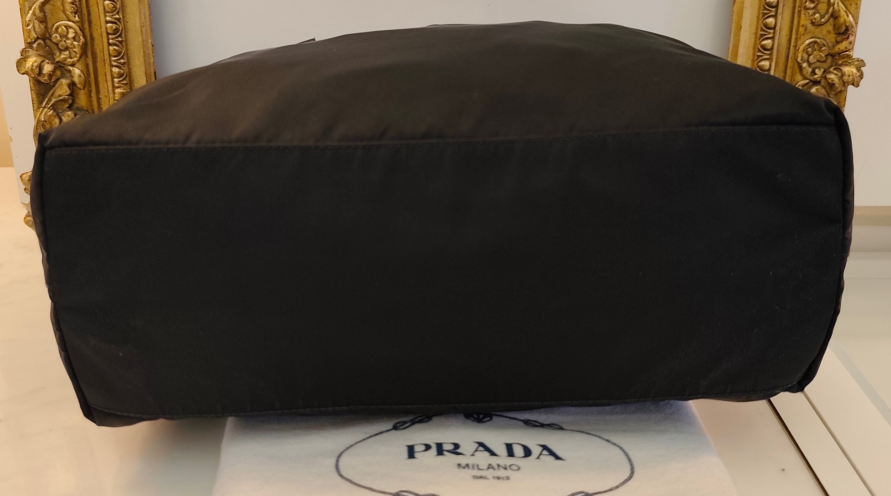 Prada - Tote Bag Re-Nylon Nero Logo Gigante in Pelle