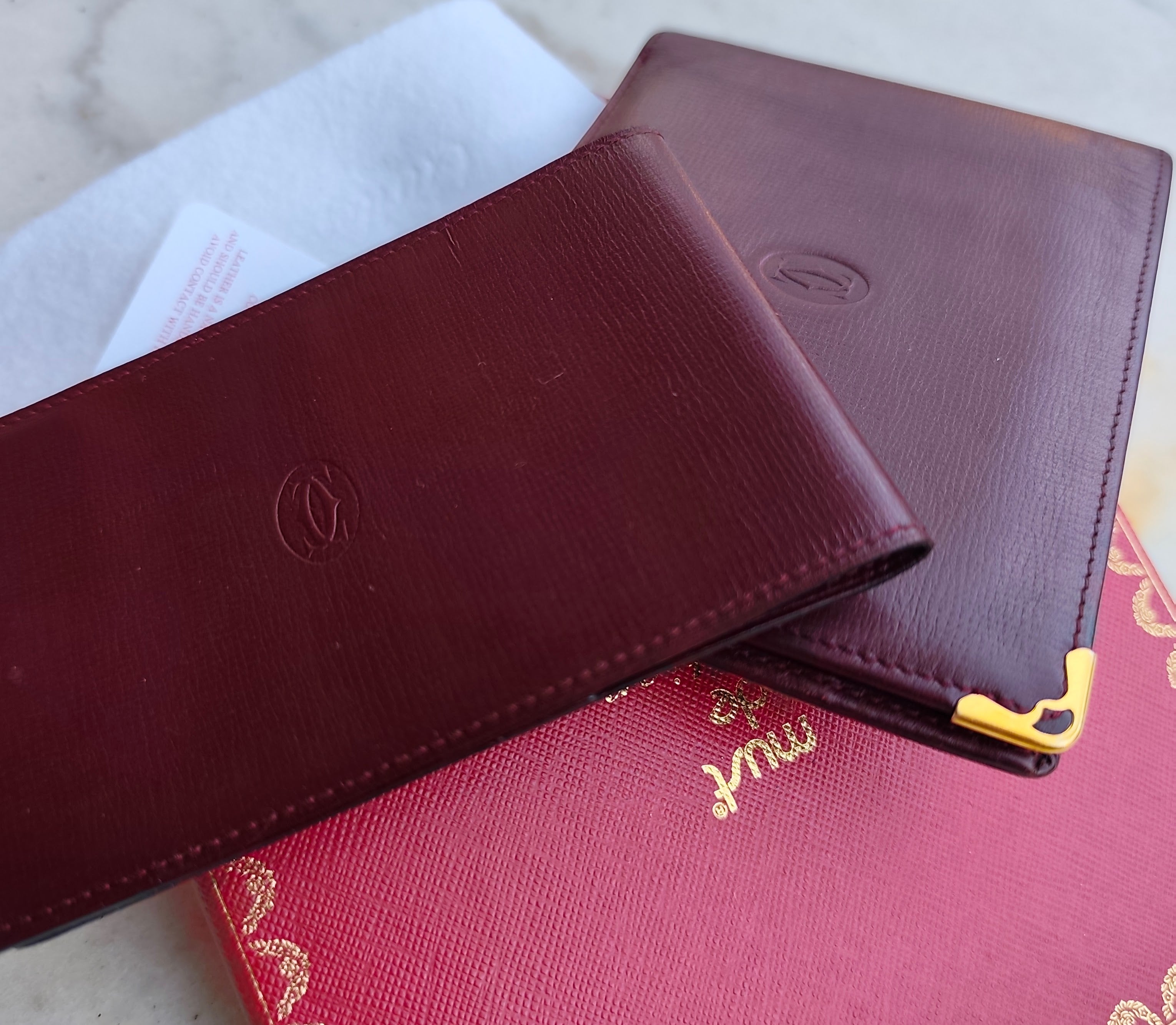 Cartier - Portafoglio con Porta Assegni Staccabile Pelle Bordeaux Full Set Vintage