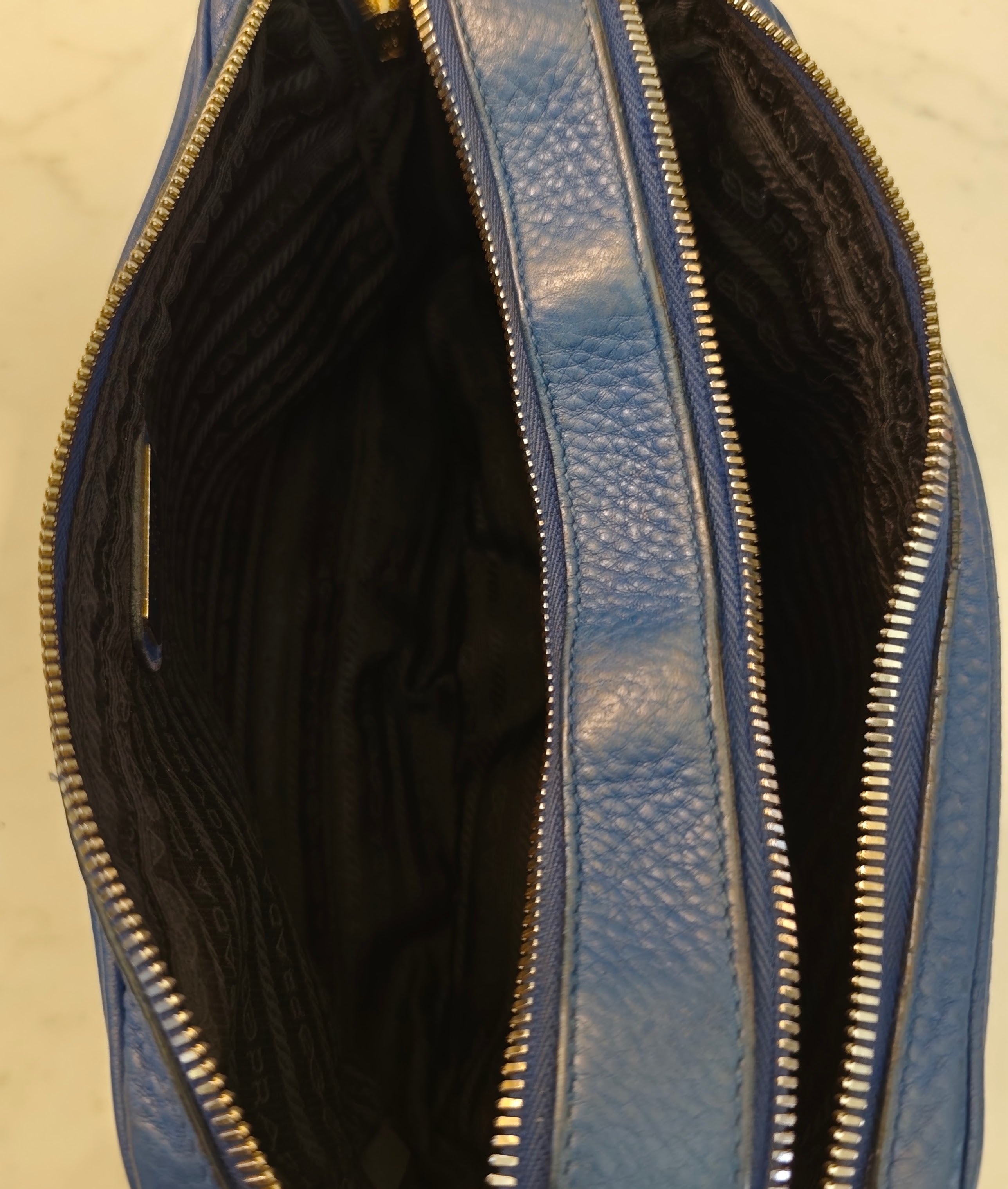 Prada - Camera Bag Postina Doppia in Pelle Blu Royal