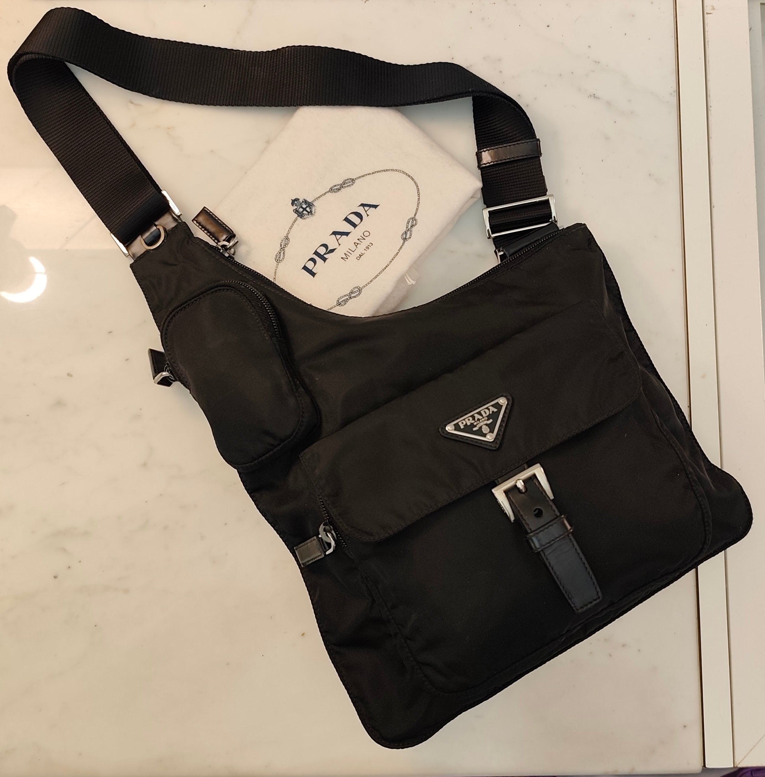 Prada - Borsa Borsello a Spalla o Tracolla Re-Nylon Nero