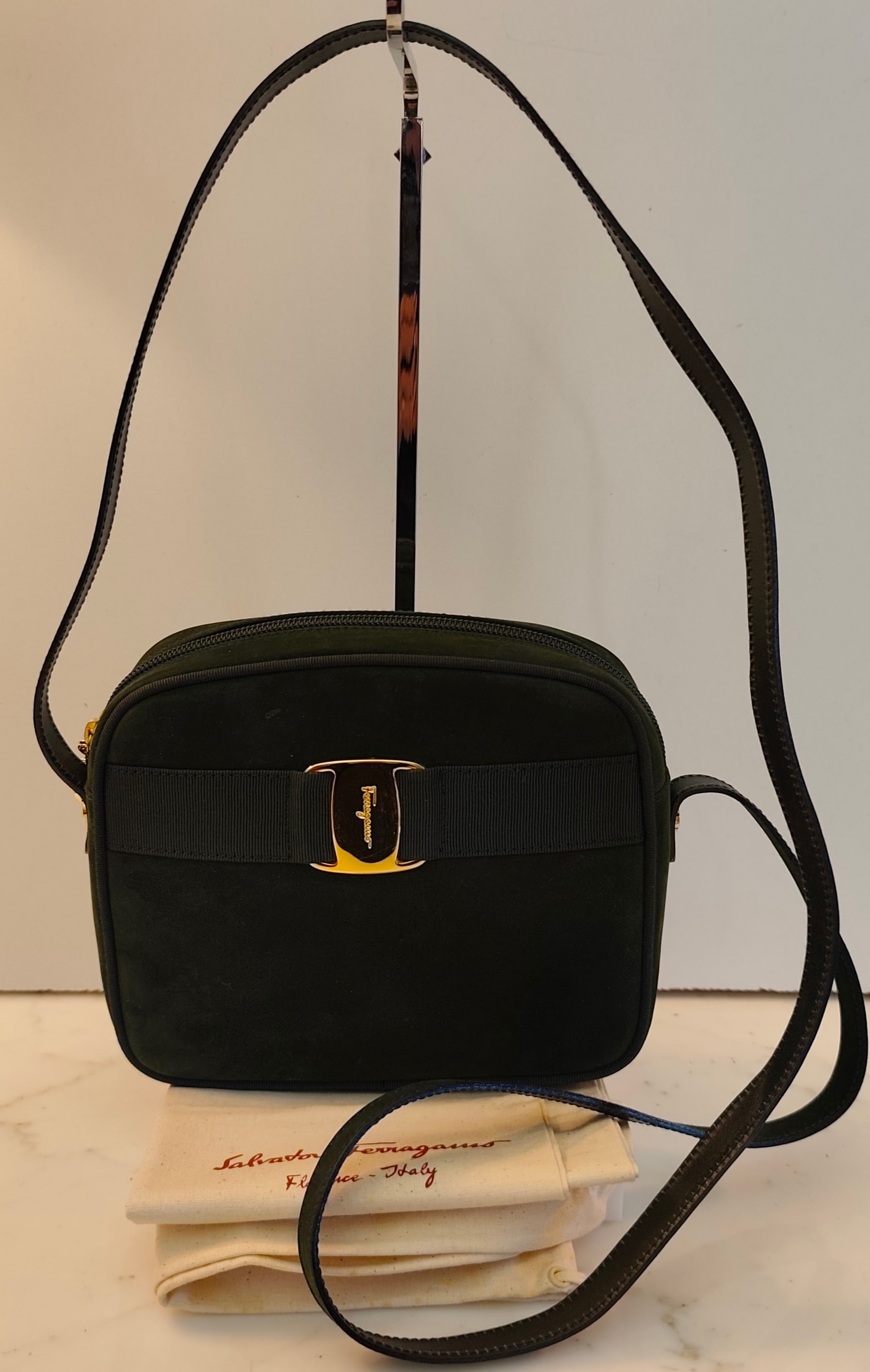 Ferragamo - Borsa a Tracolla “VARA” Camera Bag Camoscio Verde Bosco