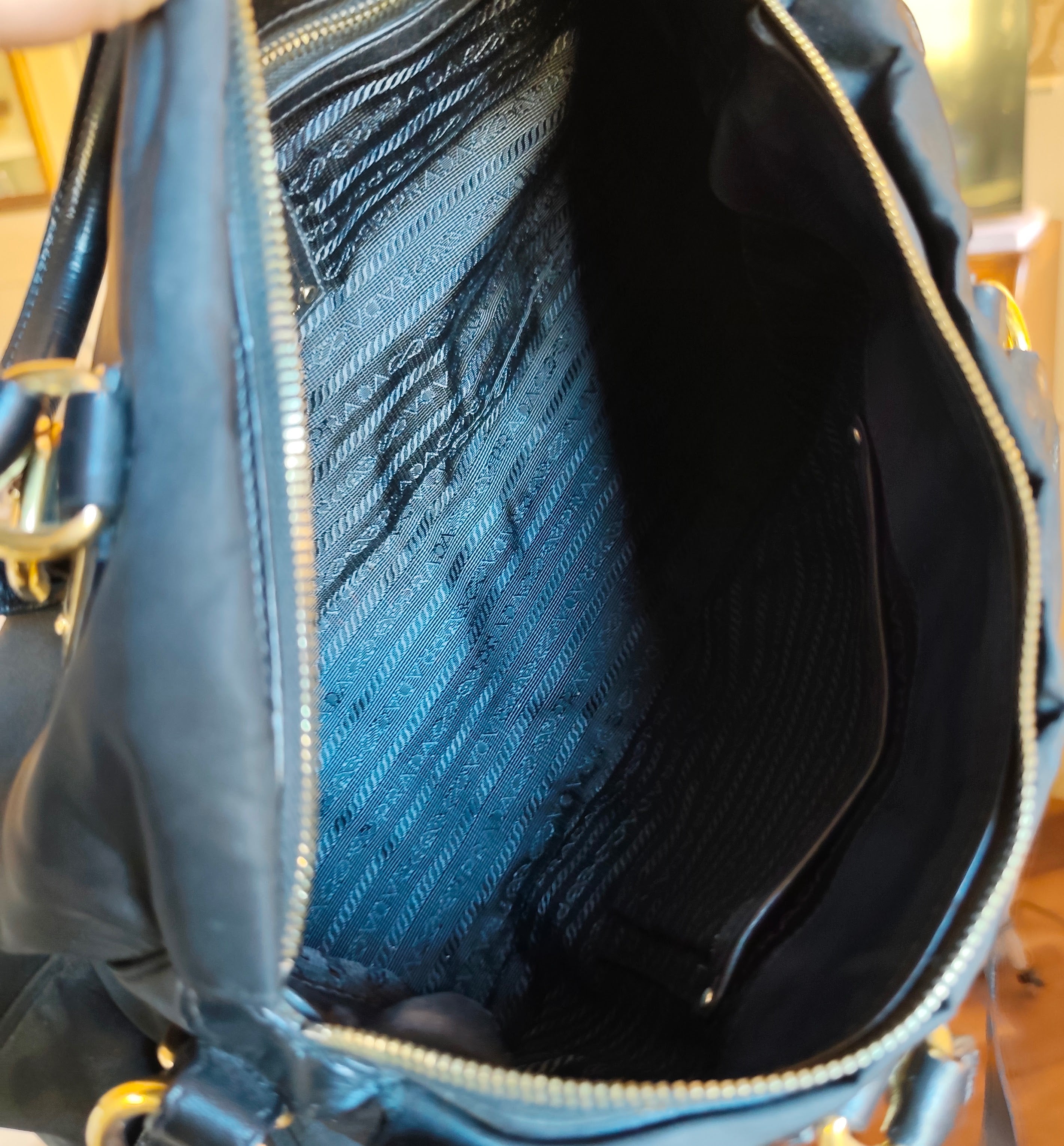 Prada - Bauletto Espandibile - Tote Bag Nylon Nero con Tracolla