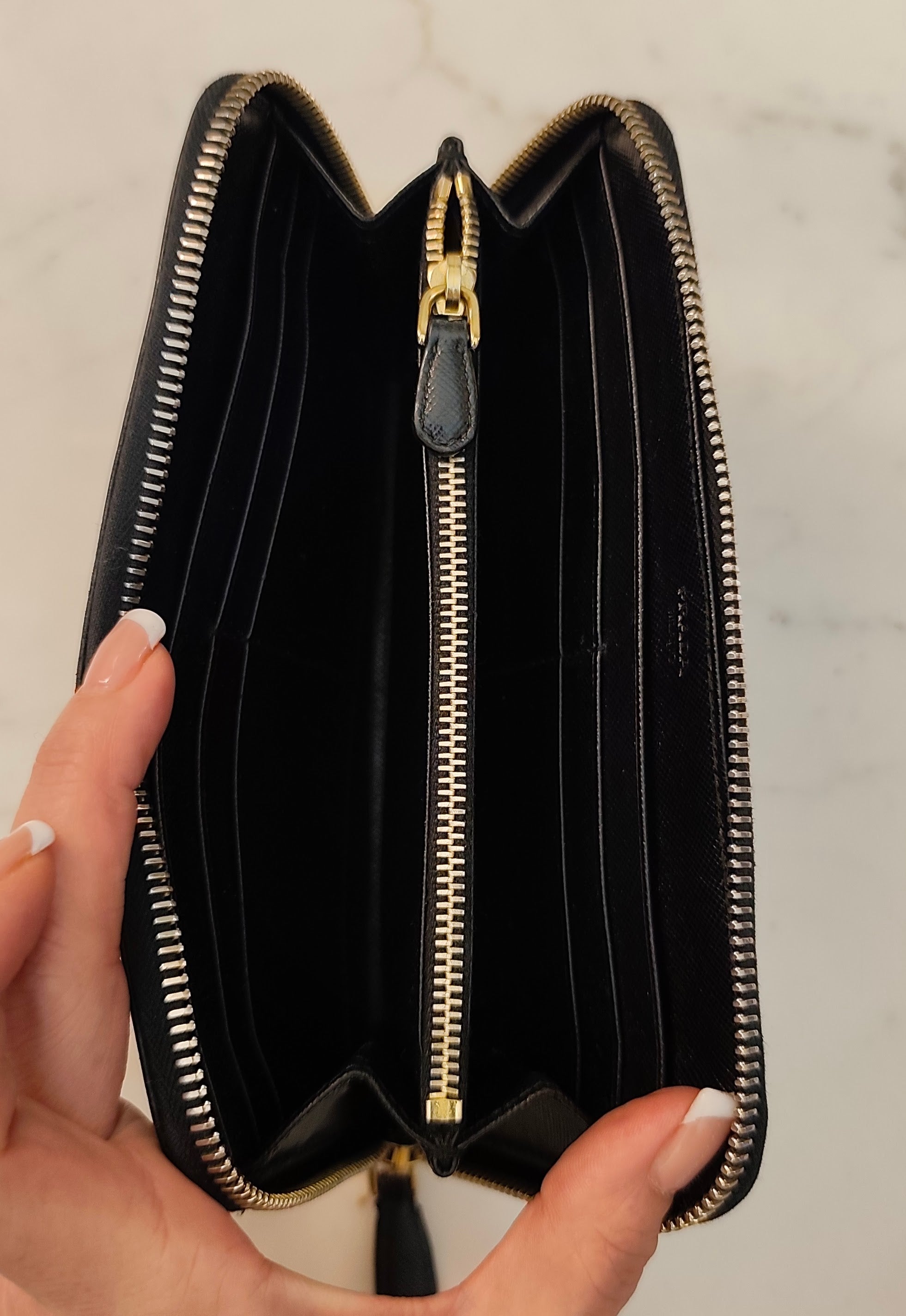 Prada - Portafoglio Continental Zip All-round in Pelle Saffiano Nero