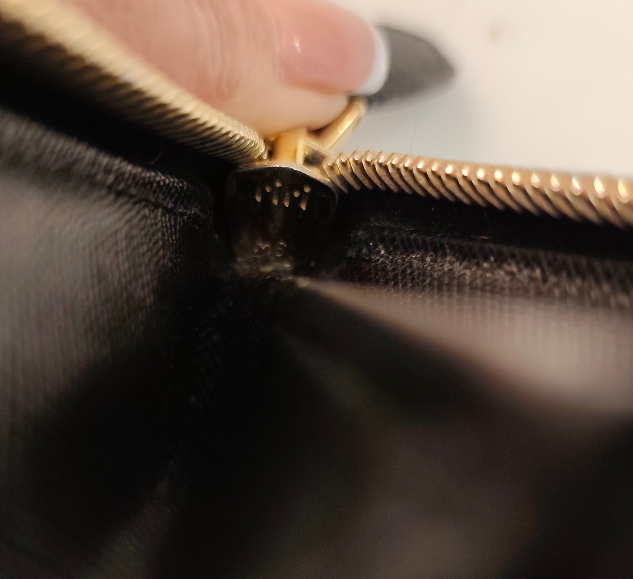 Prada - Portafoglio Continental Zip All-round in Pelle Saffiano Nero