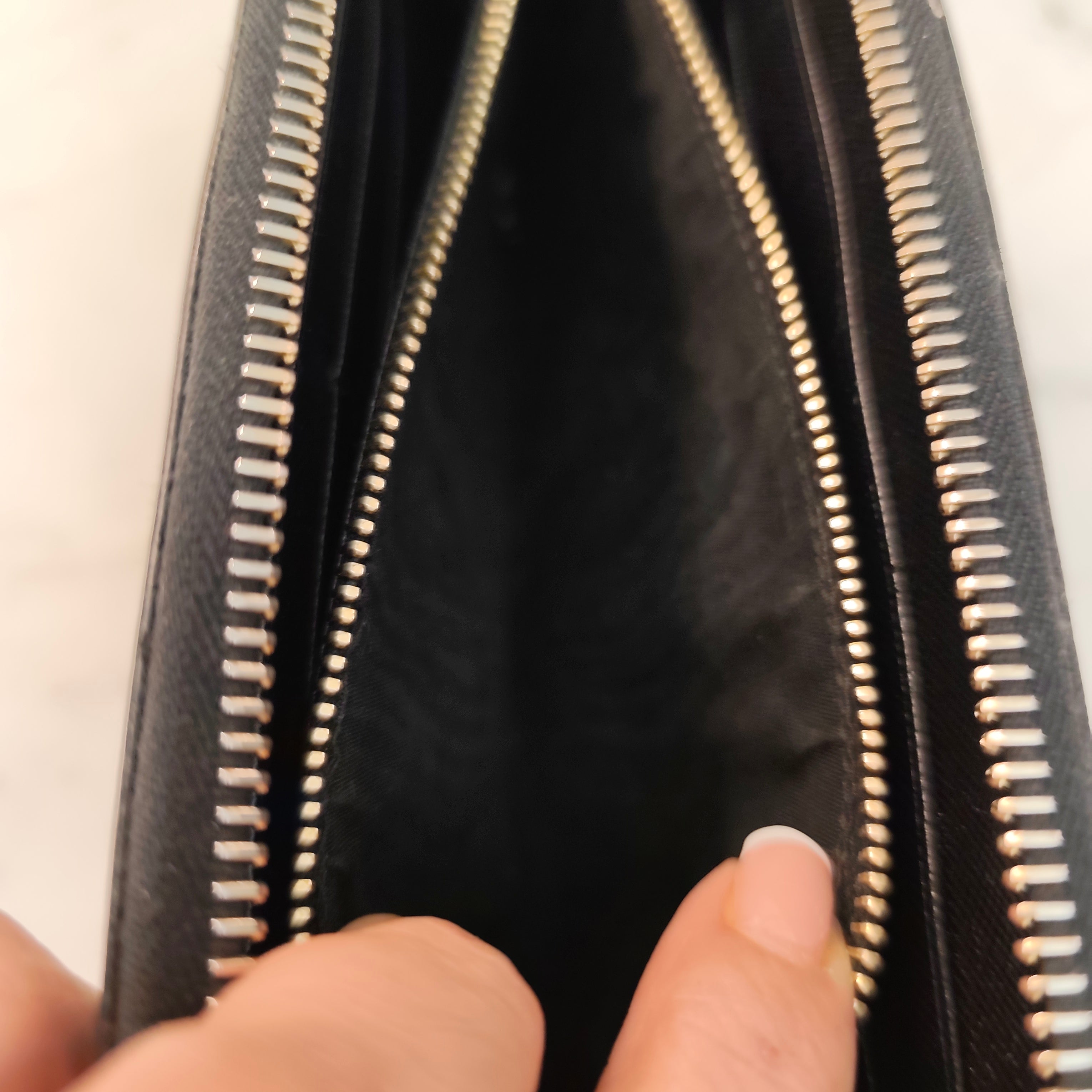 Prada - Portafoglio Continental Zip All-round in Pelle Saffiano Nero