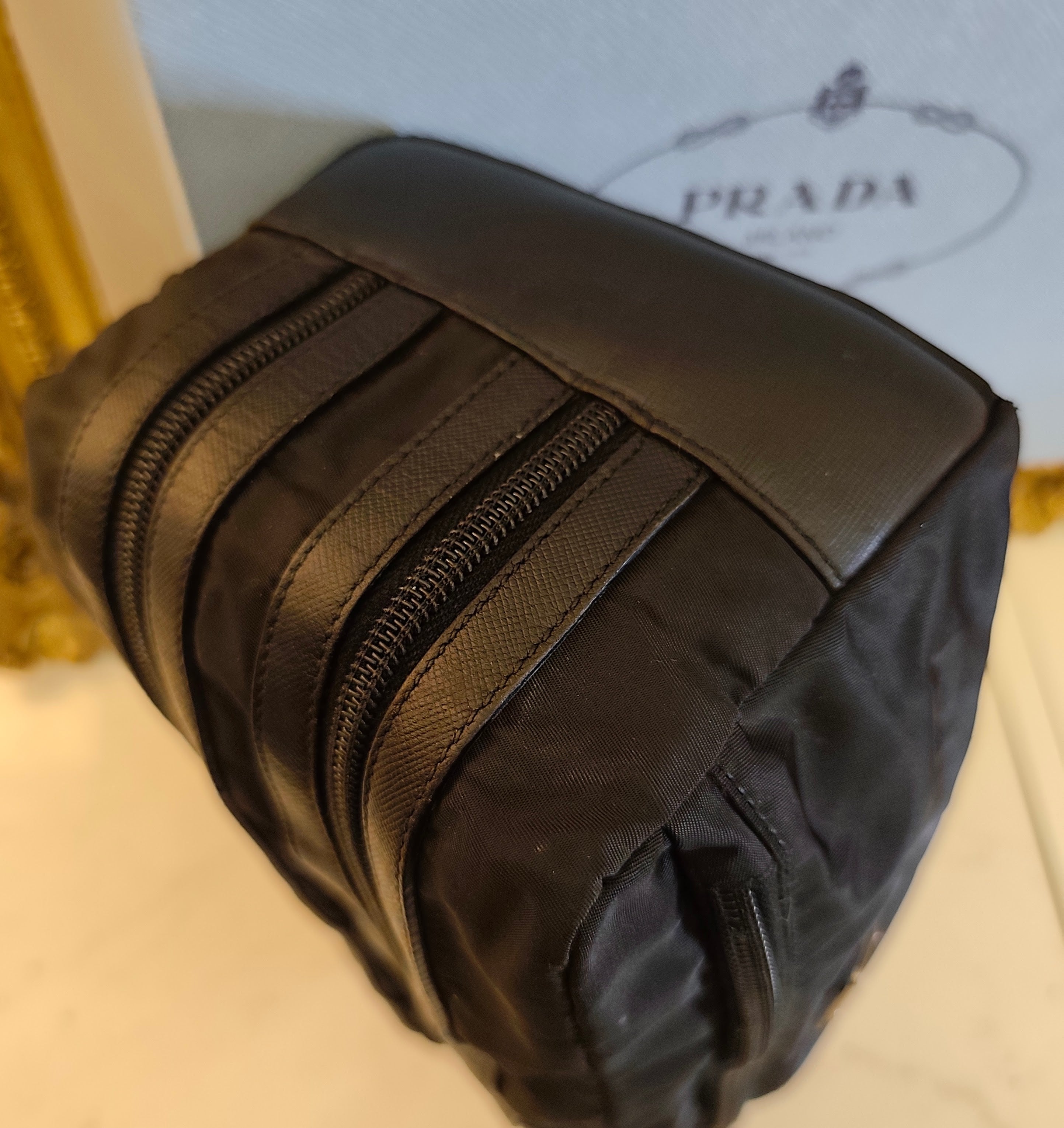 Prada - Trousse Toilette da Viaggio Re-Nylon e Saffiano Nera
