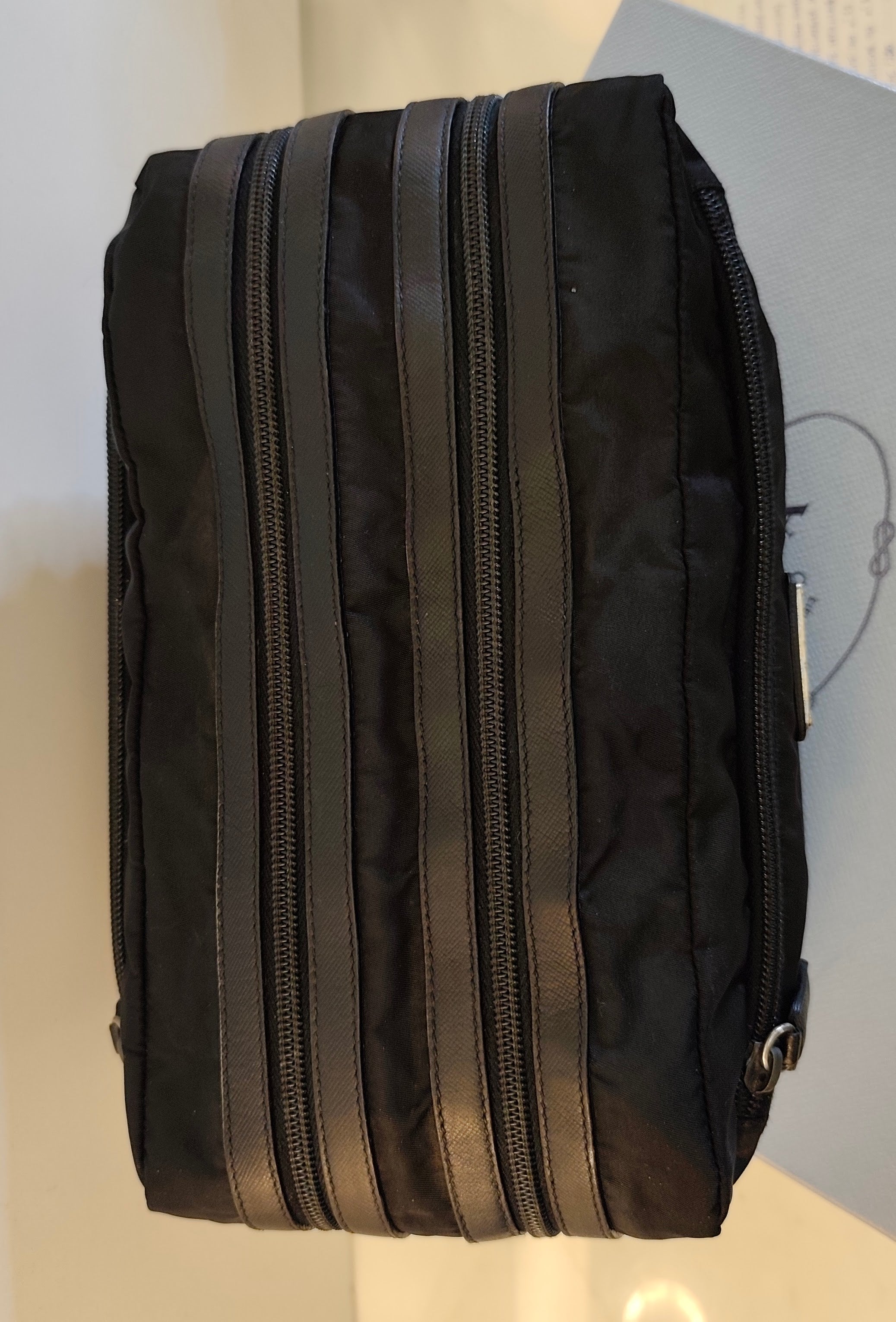 Prada - Trousse Toilette da Viaggio Re-Nylon e Saffiano Nera