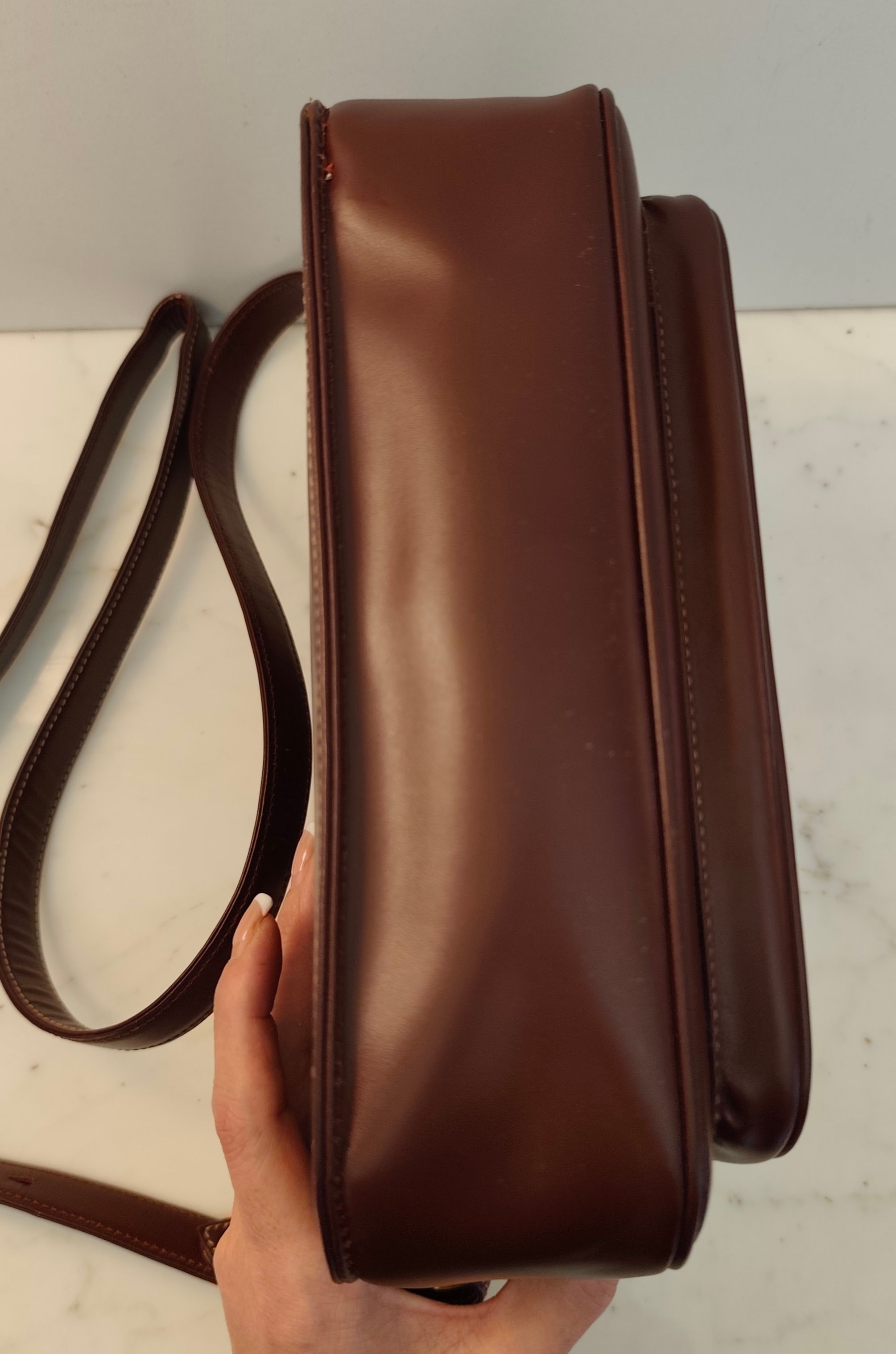 Cartier – Camera Bag Elegante Vintage in Pelle Bordeaux