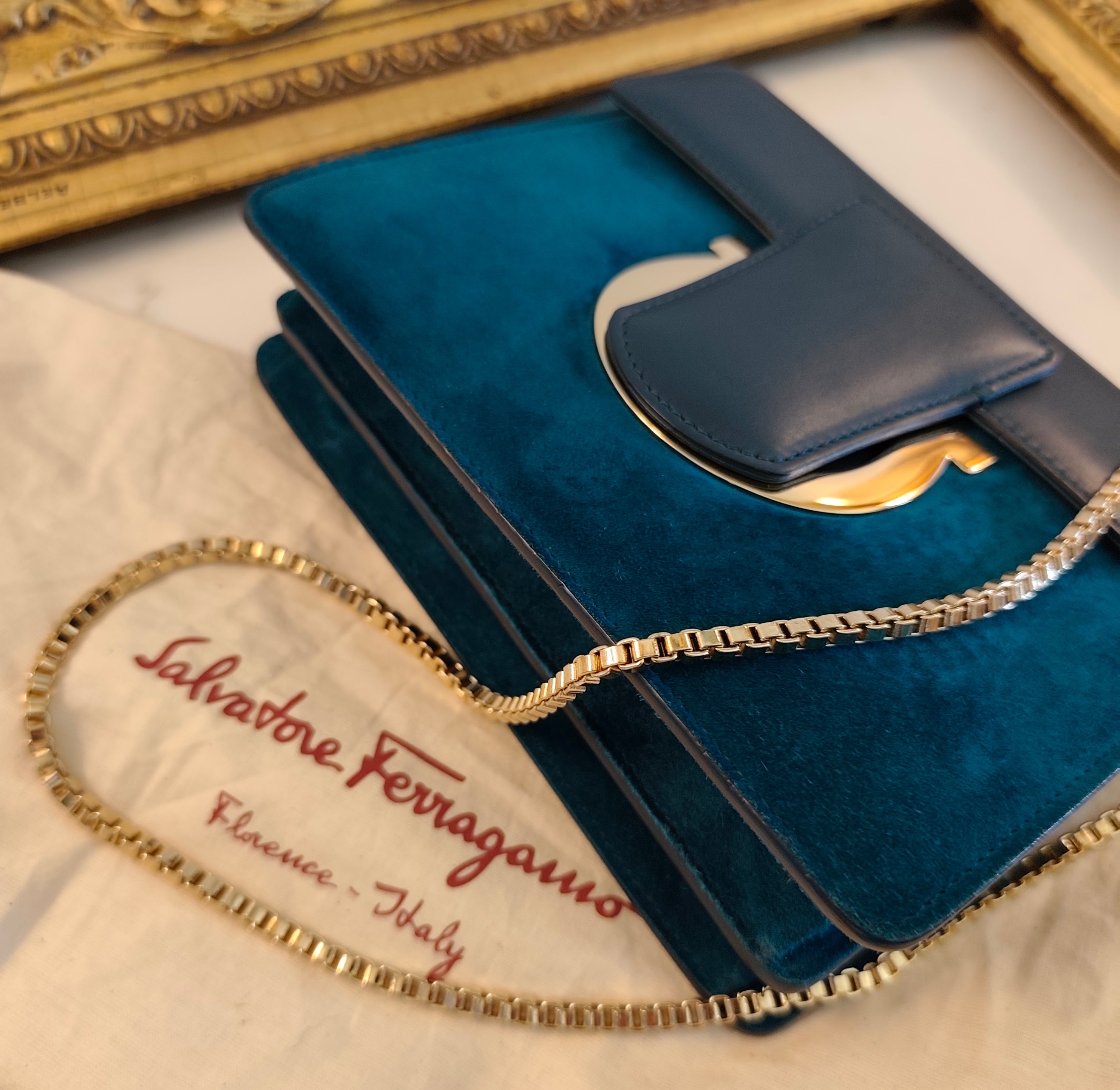 Salvatore Ferragamo – Borsetta “Thalia” in Pelle e Camoscio Ottanio