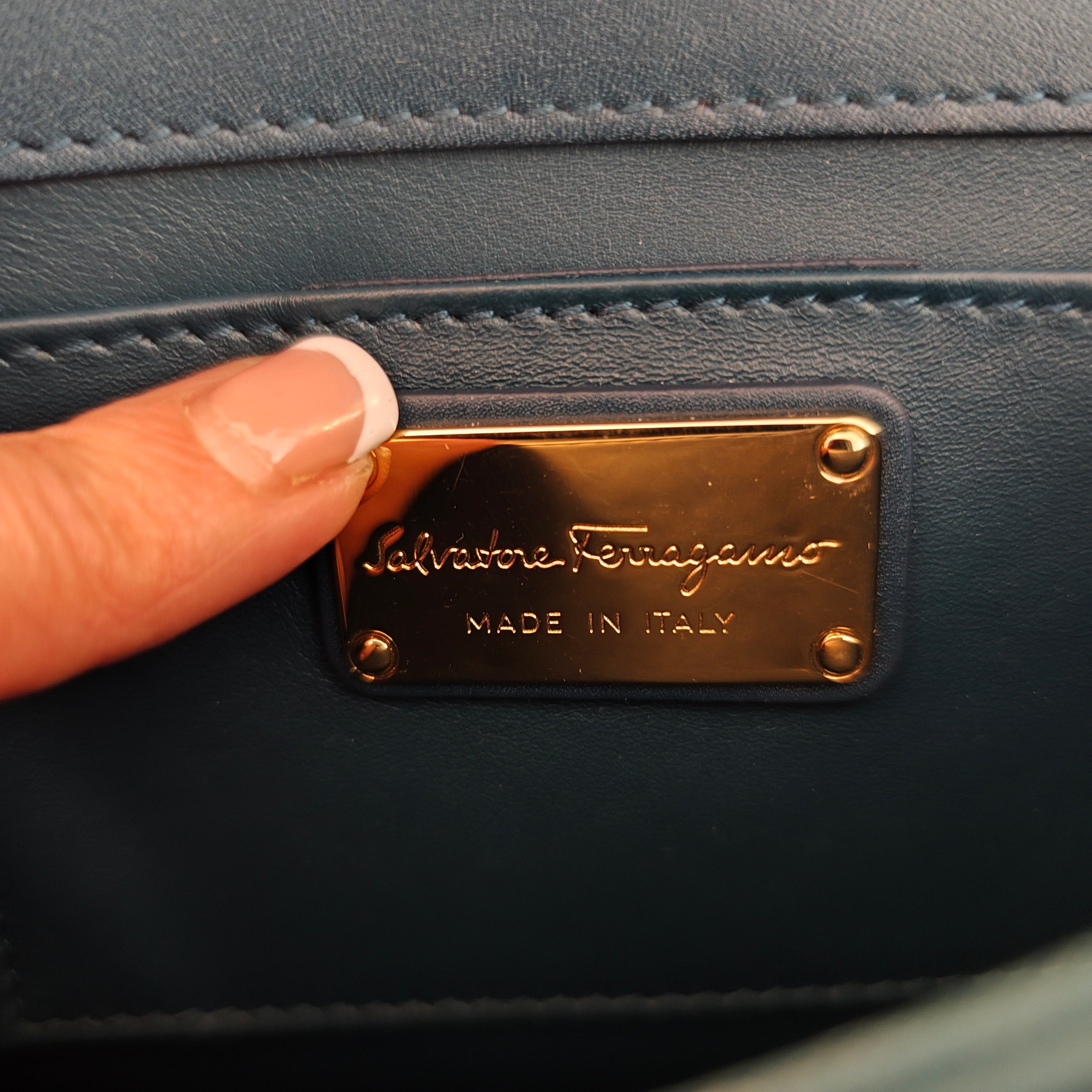 Salvatore Ferragamo – Borsetta “Thalia” in Pelle e Camoscio Ottanio