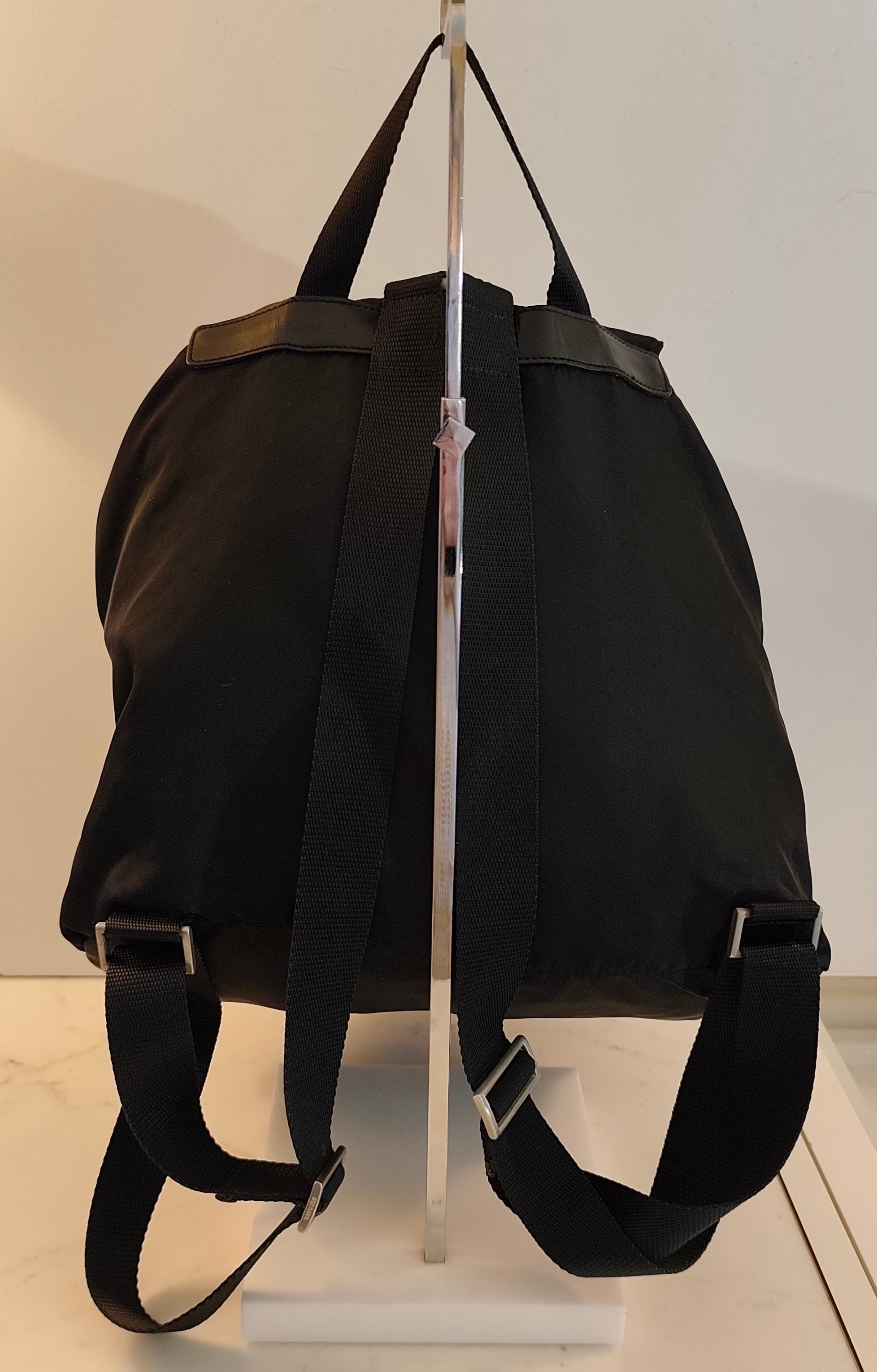 Prada – Zaino Classico Iconico in Nylon Nero Misura Grande Vintage