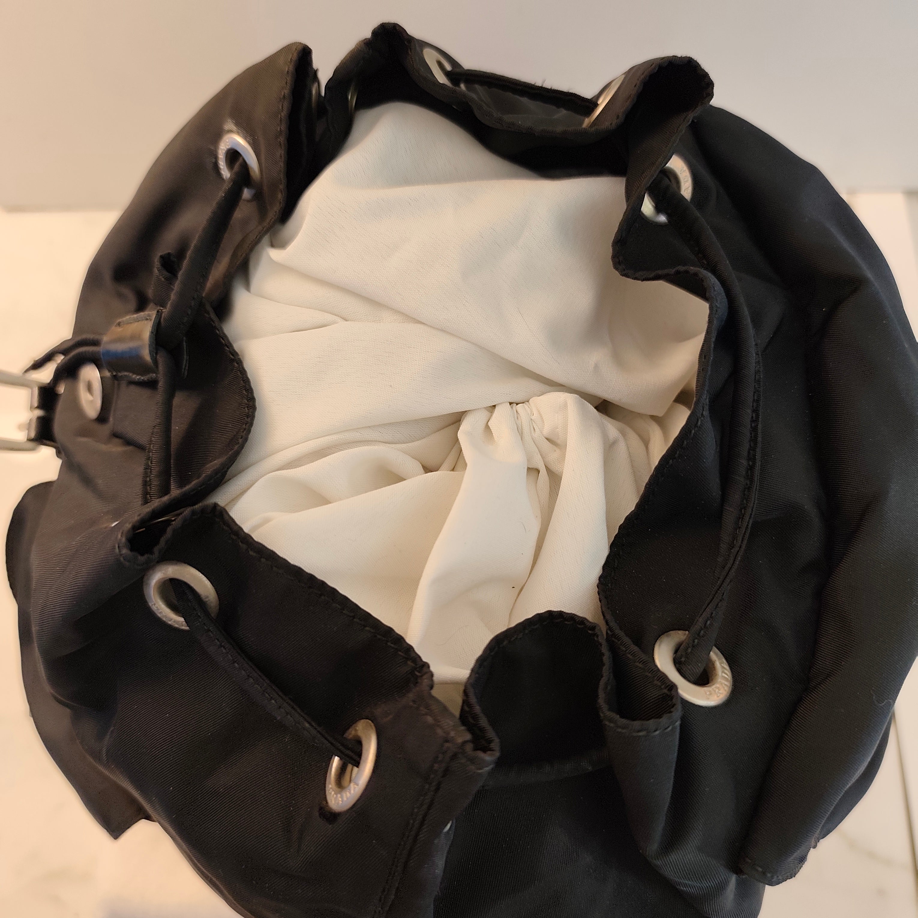 Prada – Zaino Classico Iconico in Nylon Nero Misura Grande Vintage