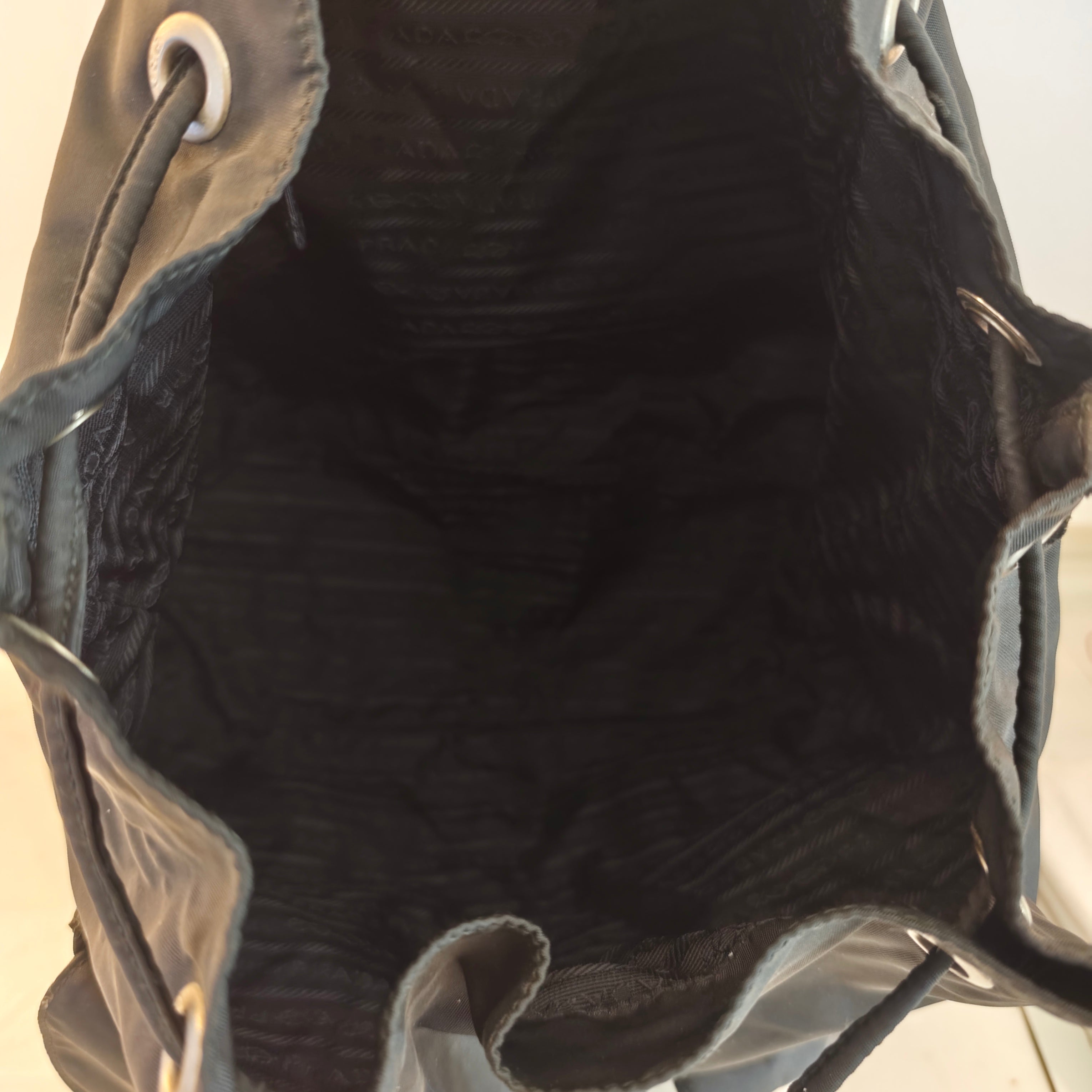 Prada – Zaino Classico Iconico in Nylon Nero Misura Grande Vintage