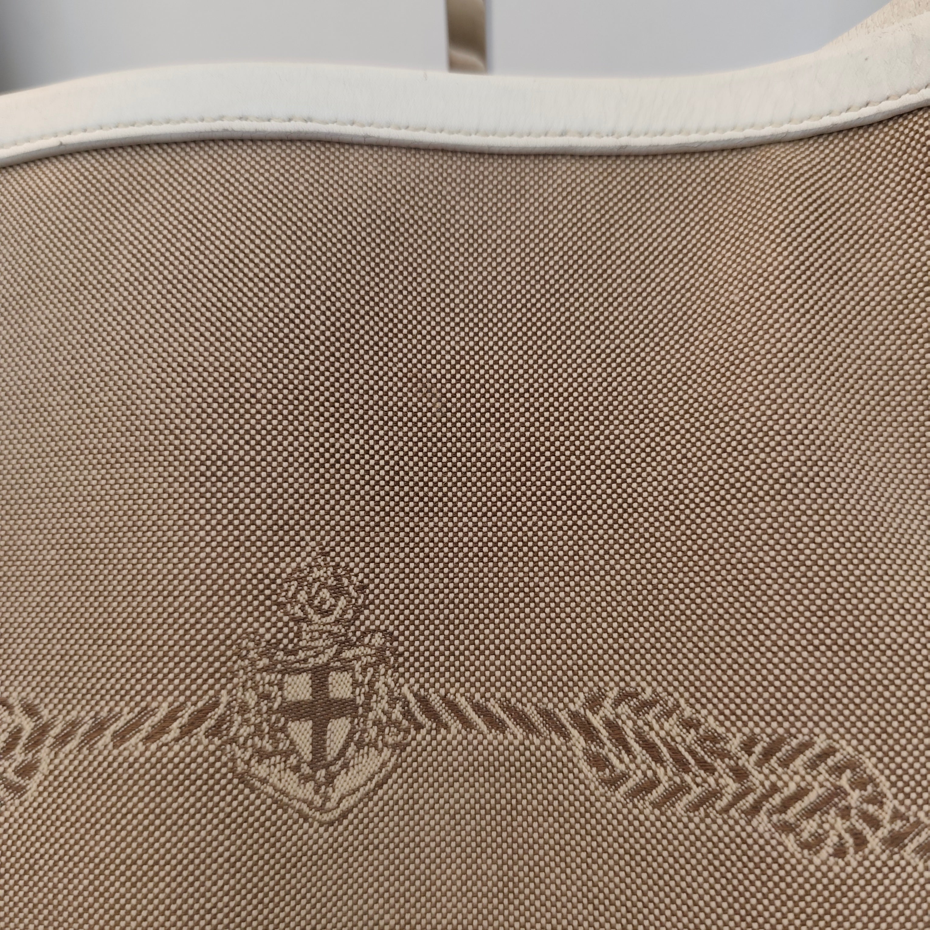 Prada – Hobo Shopper Logo Jacquard Beige e Pelle Bianca