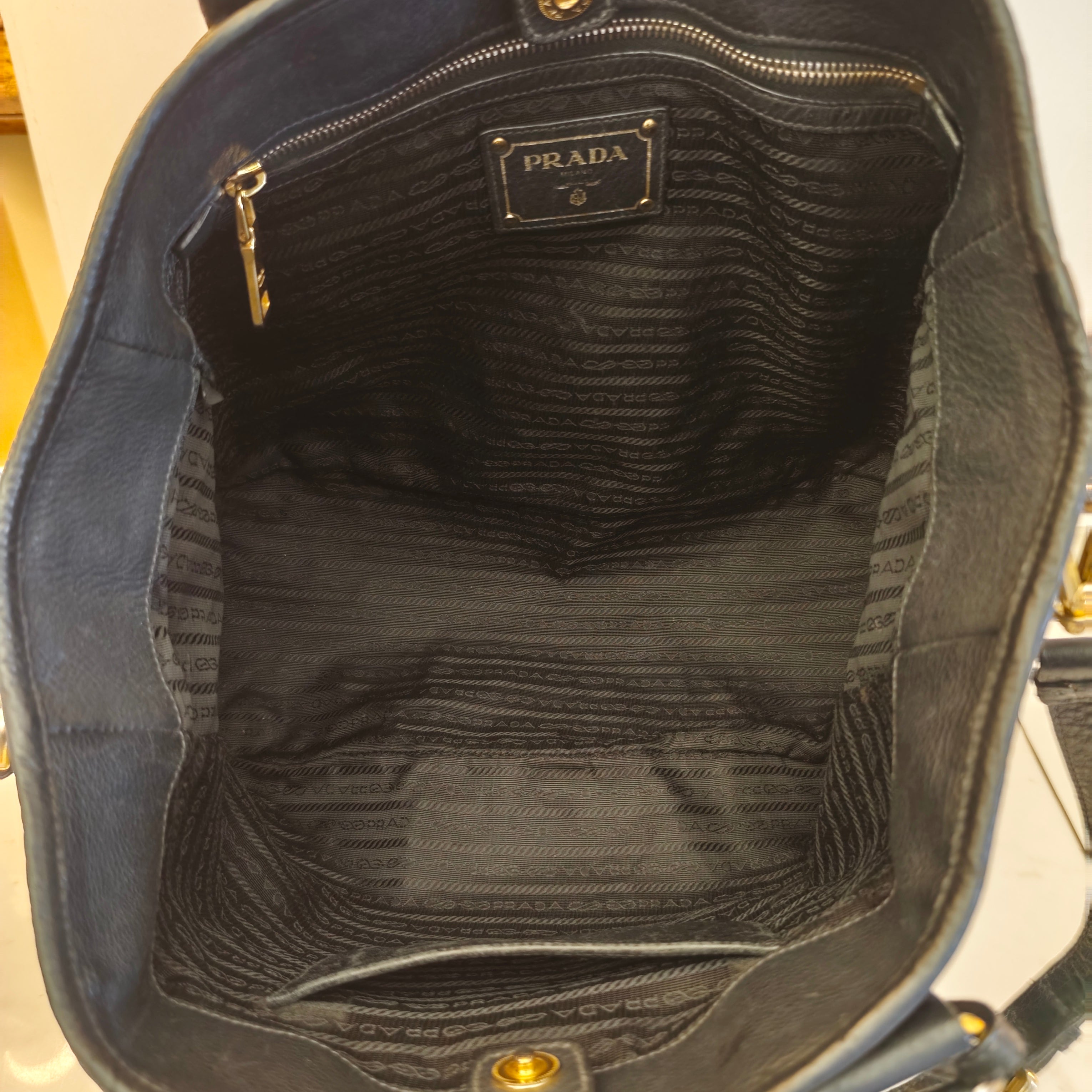 Prada – Tote Bag Shopper in Pelle Martellata Nera