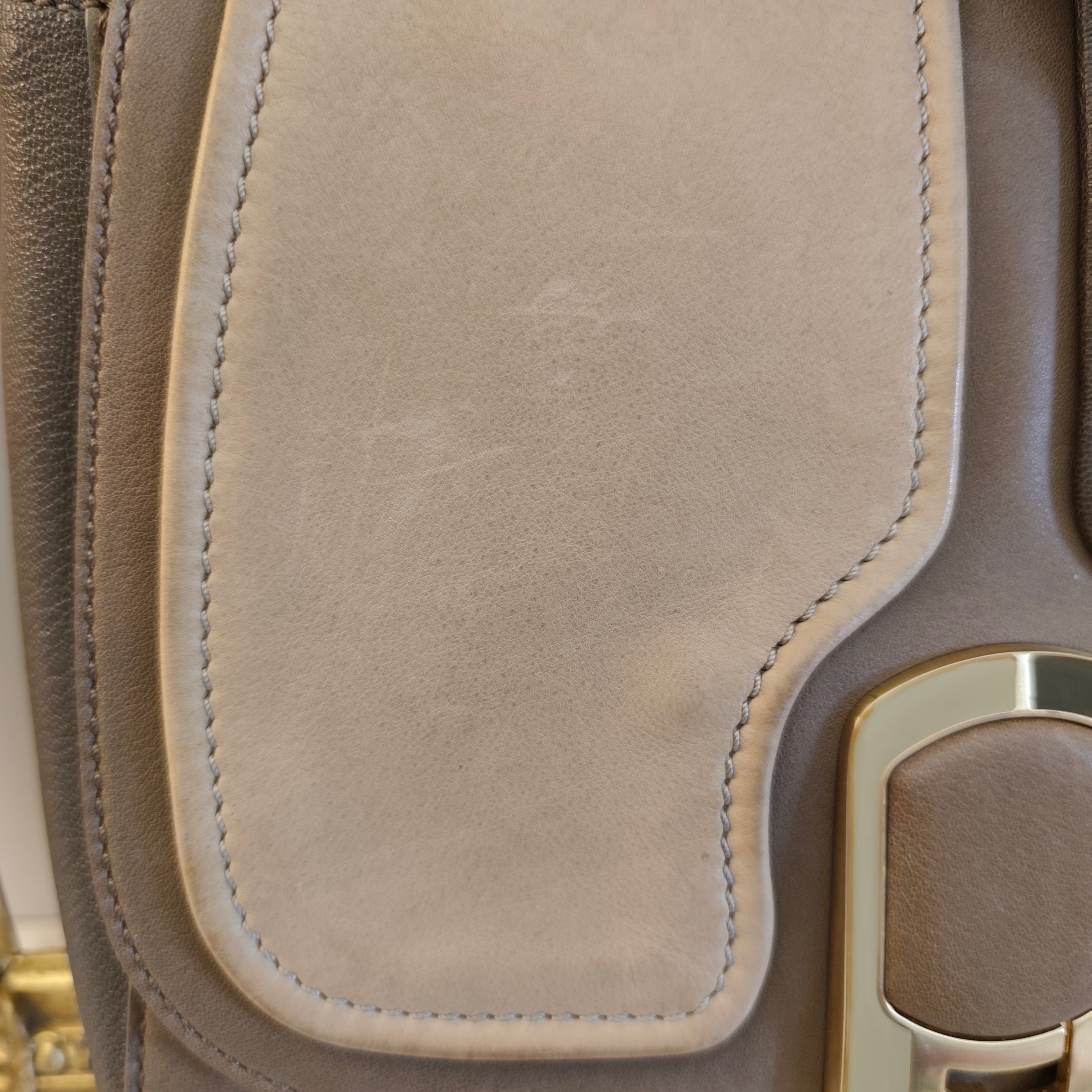 Fendi - Anna Borsa a Spalla con Tracolla in Pelle Tricolore Beige