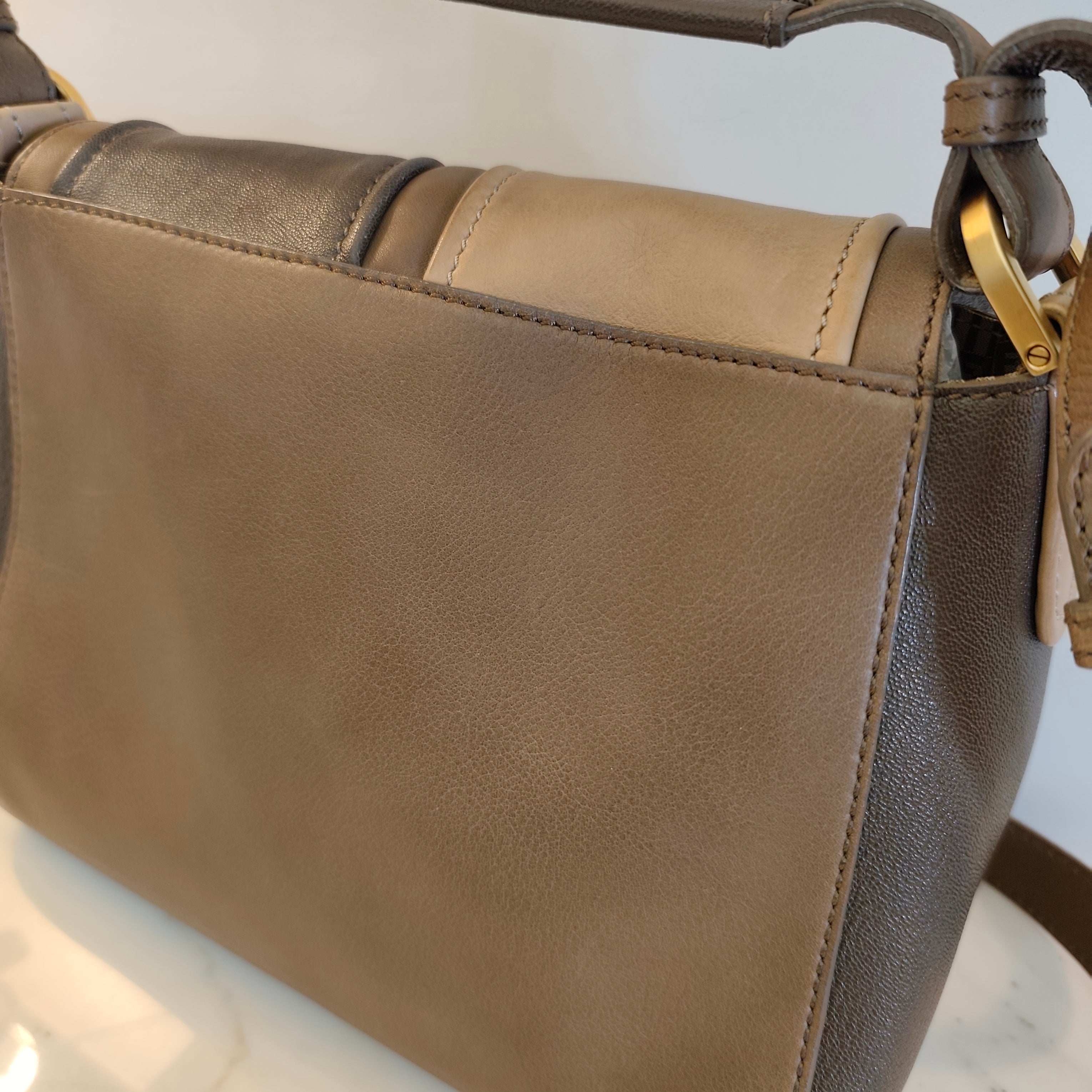 Fendi - Anna Borsa a Spalla con Tracolla in Pelle Tricolore Beige