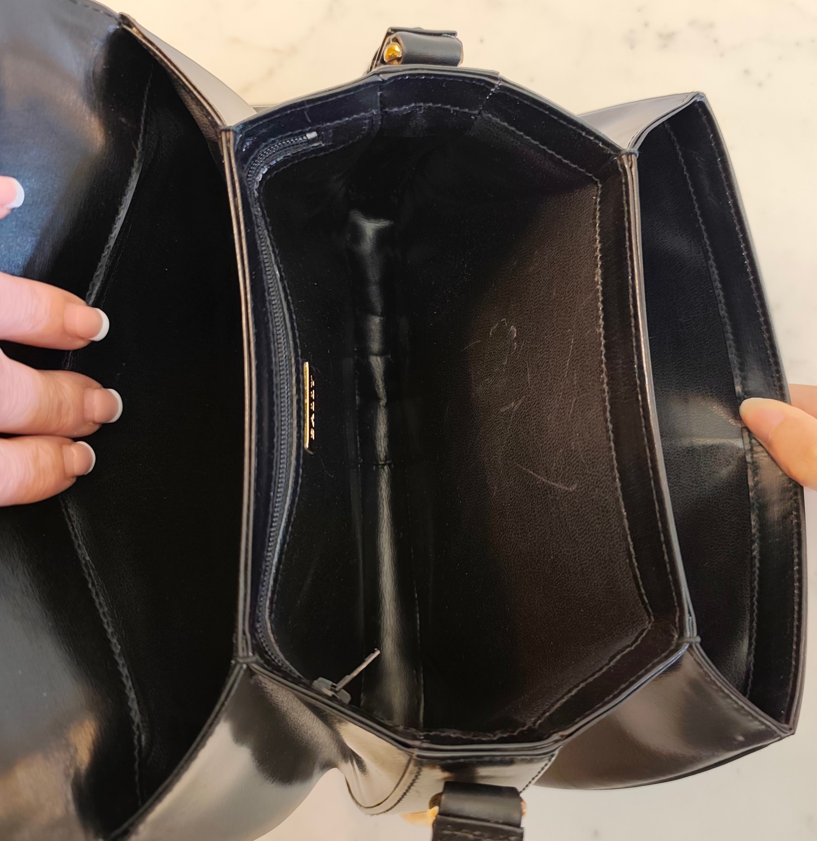 Bally – Camera Bag Vintage in Pelle Nera con Hardware Dorato