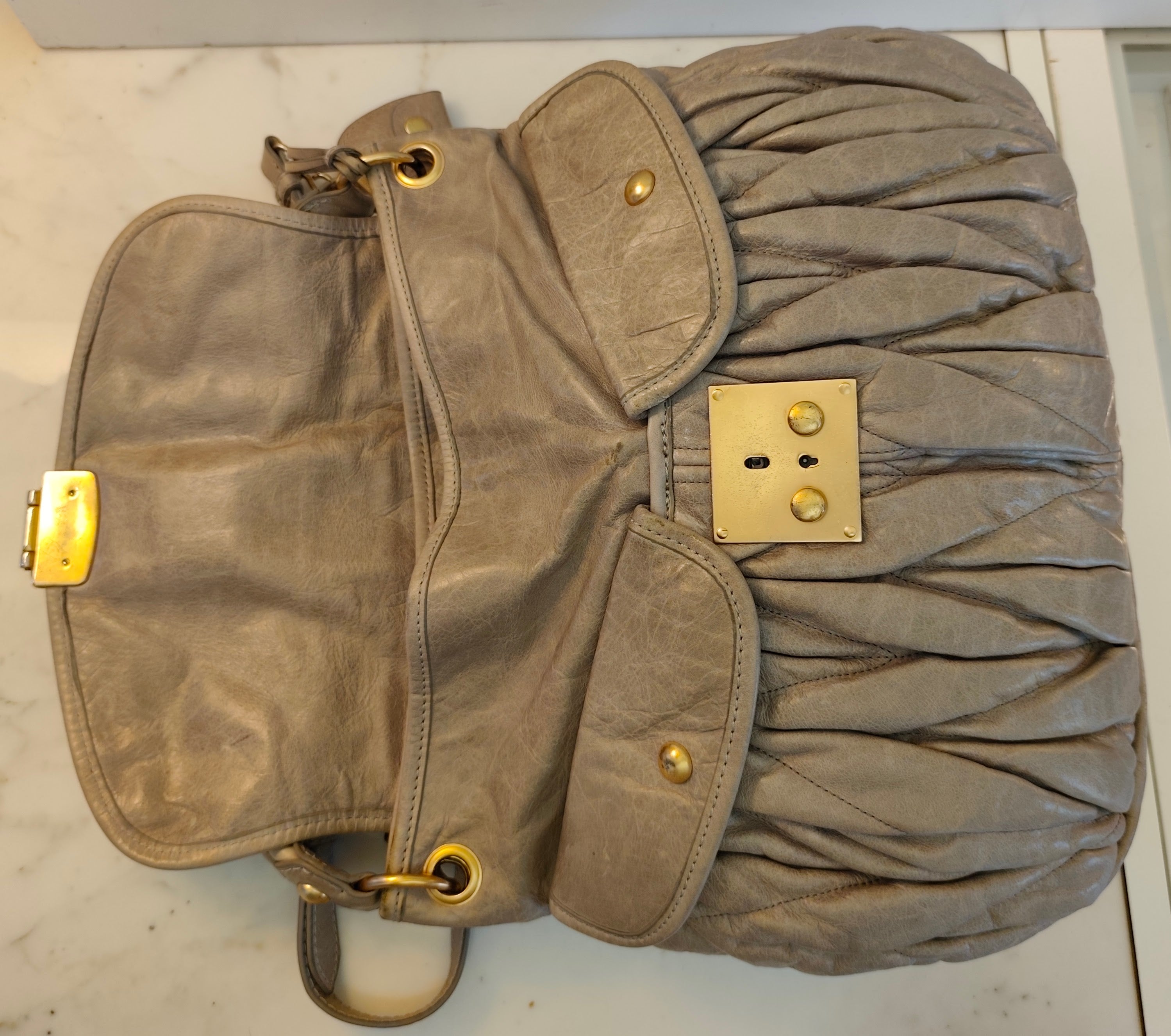 MIU MIU - Coffer Bag Borsa a Spalla in Pelle Matelassé Grigio-Beige con Tracolla Vintage