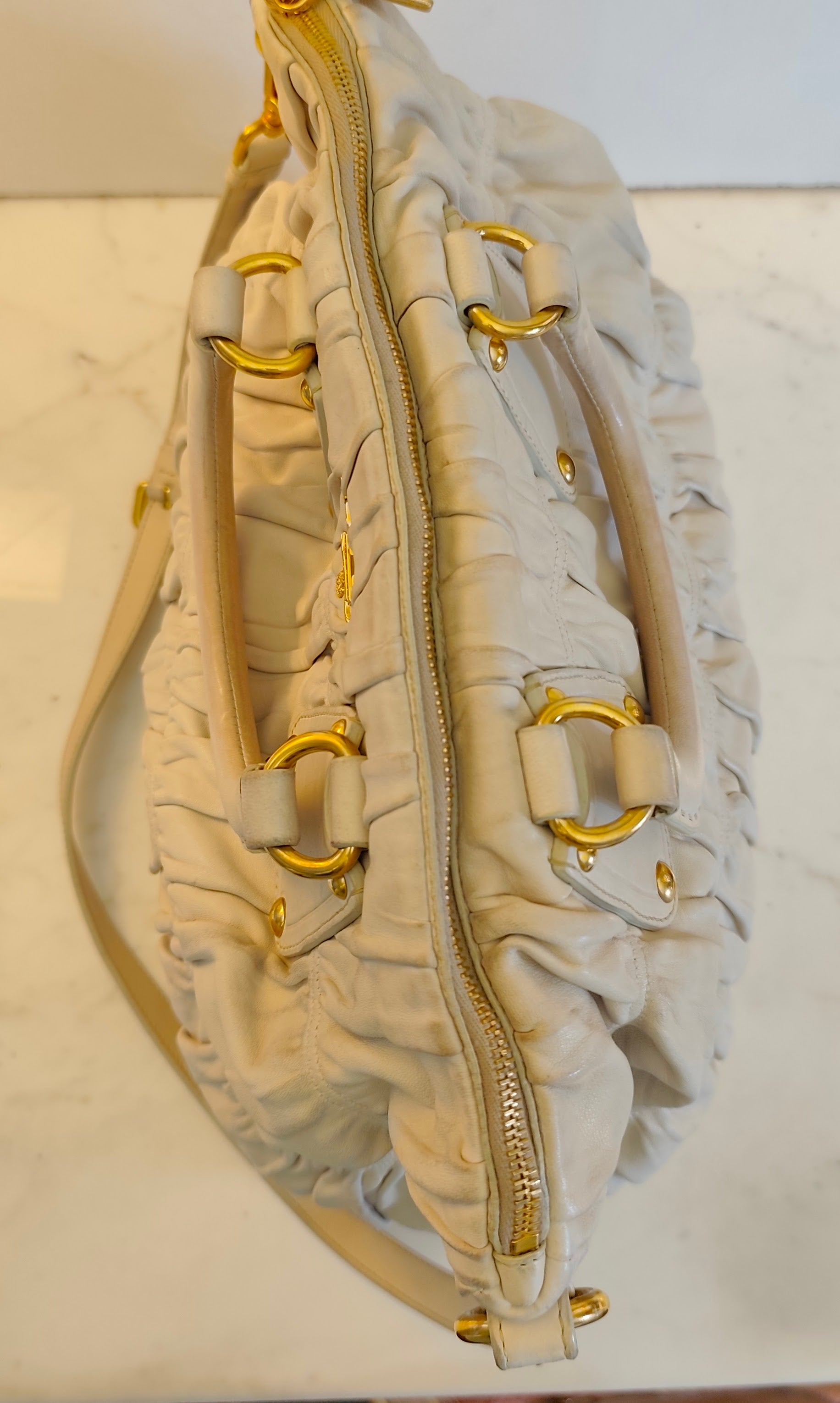 Prada - Shopper Goffrata con Tracolla in Pelle Avorio/Burro