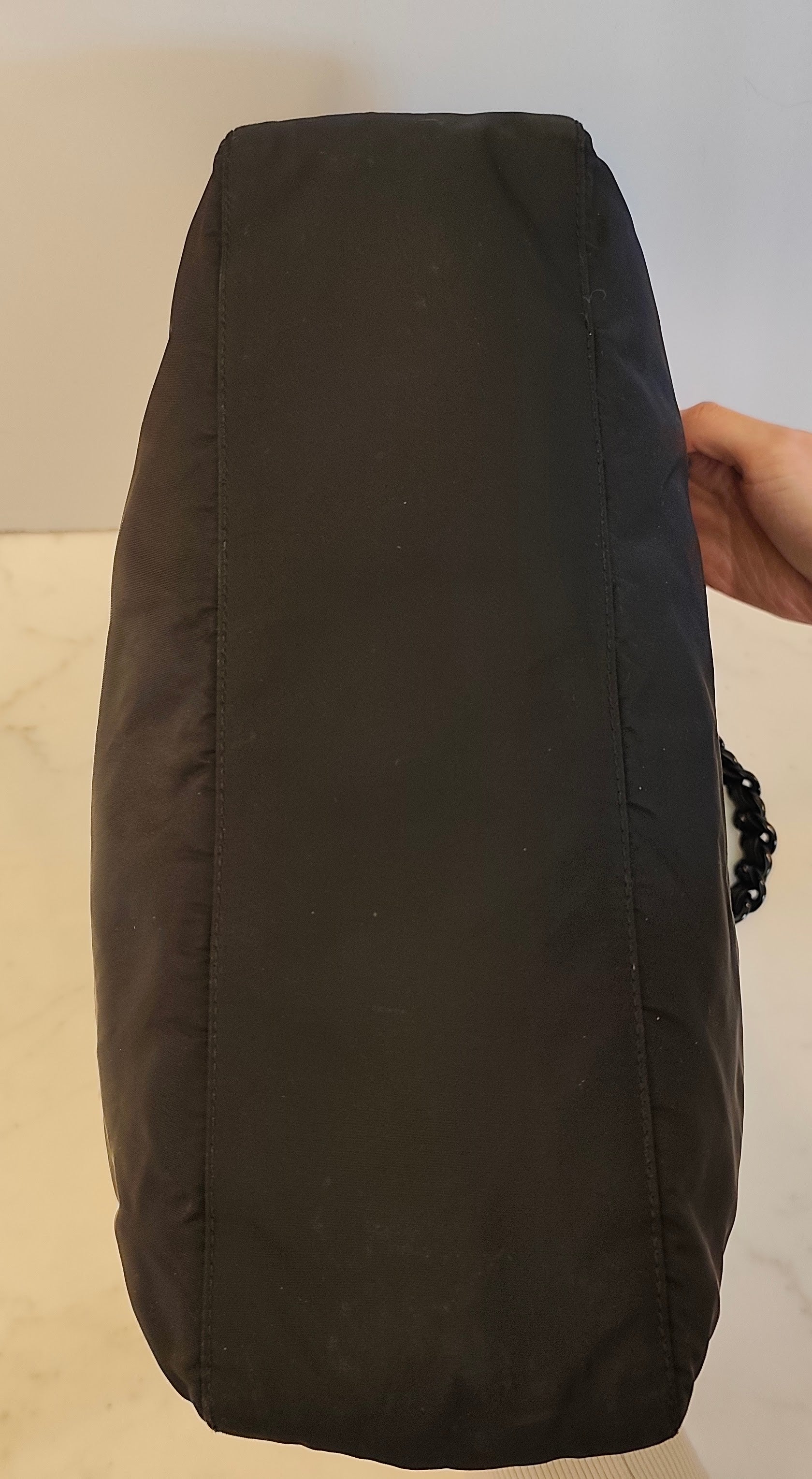 Prada - Tote a Spalla in Nylon Nero con Catene in Resina Vintage