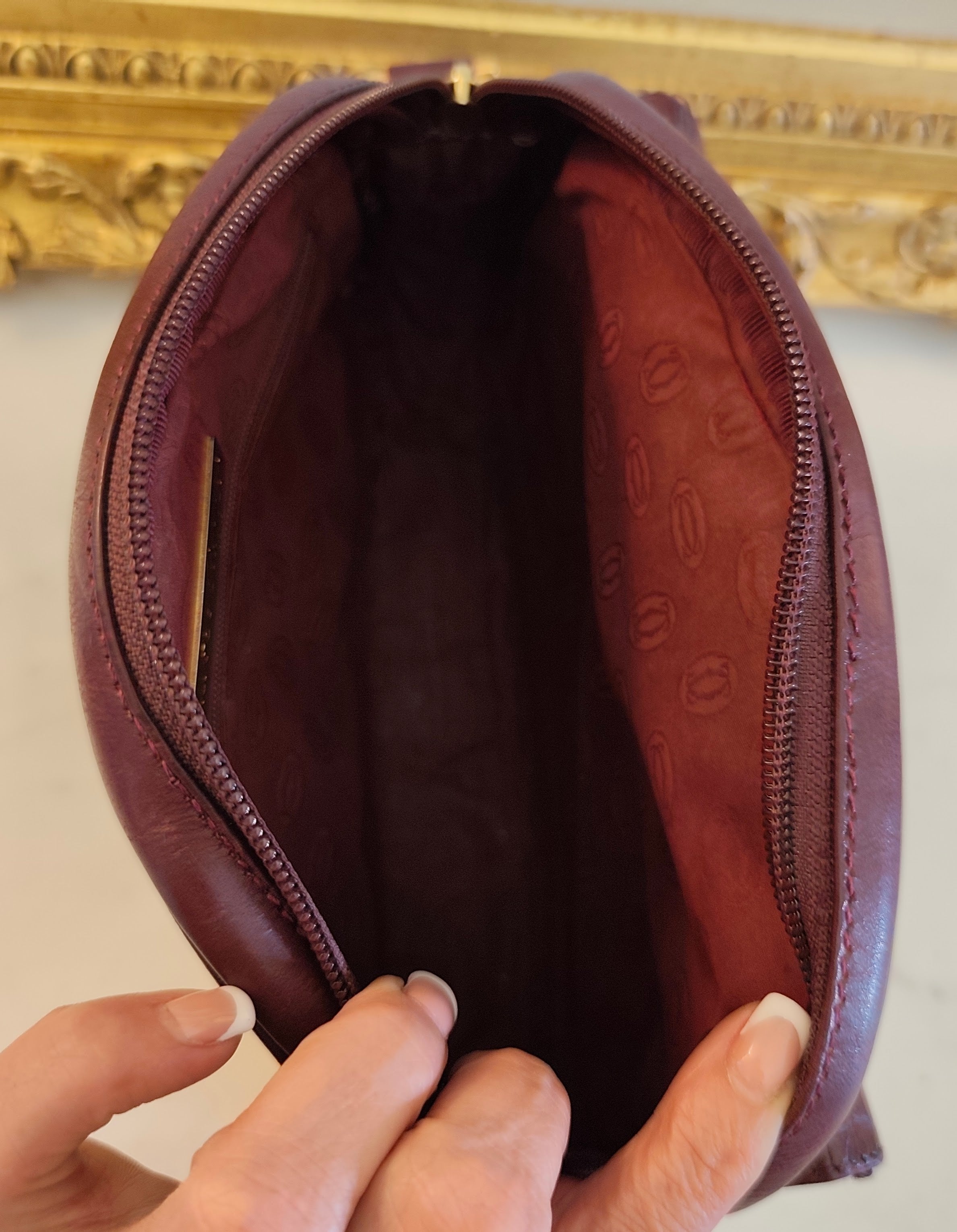 Cartier - Borsetta Elegante a Spalla con Tracolla in Pelle Bordeaux Vintage